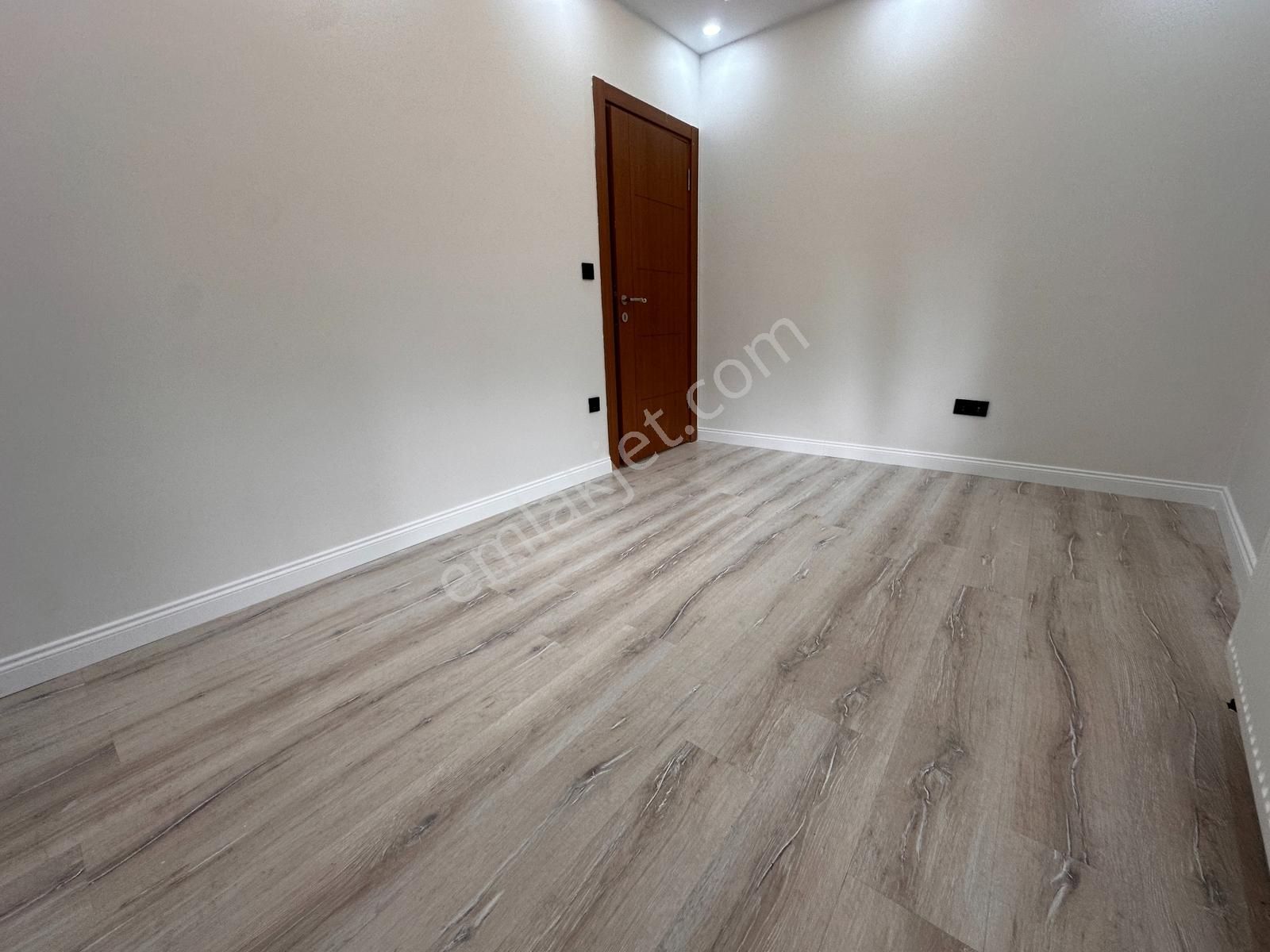 Tamiş'den İdealtepe Sahil'de Ayrı Mutfaklı Teras Ve Bahçeli 2+1 - Görsel 9