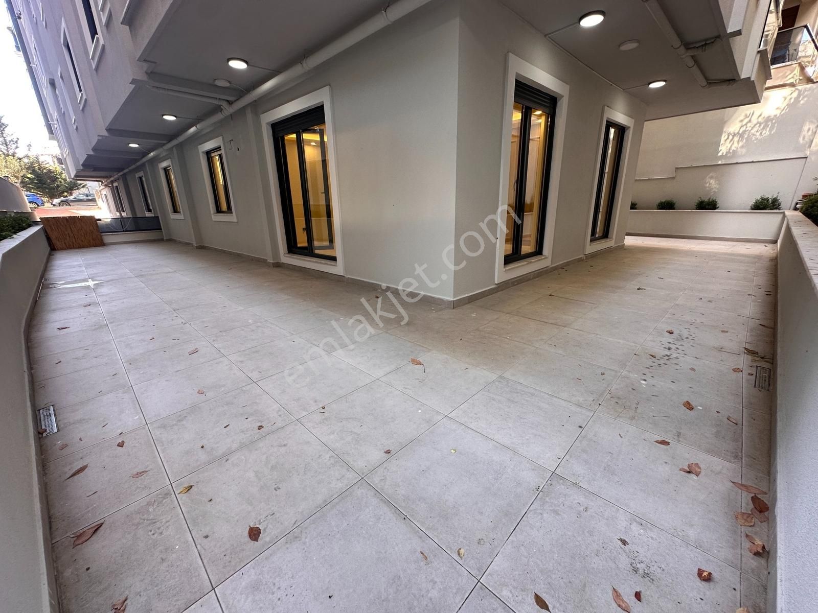 Tamiş'den İdealtepe Sahilde 1 Yıllık Müstakil Teraslı Geniş 3+1