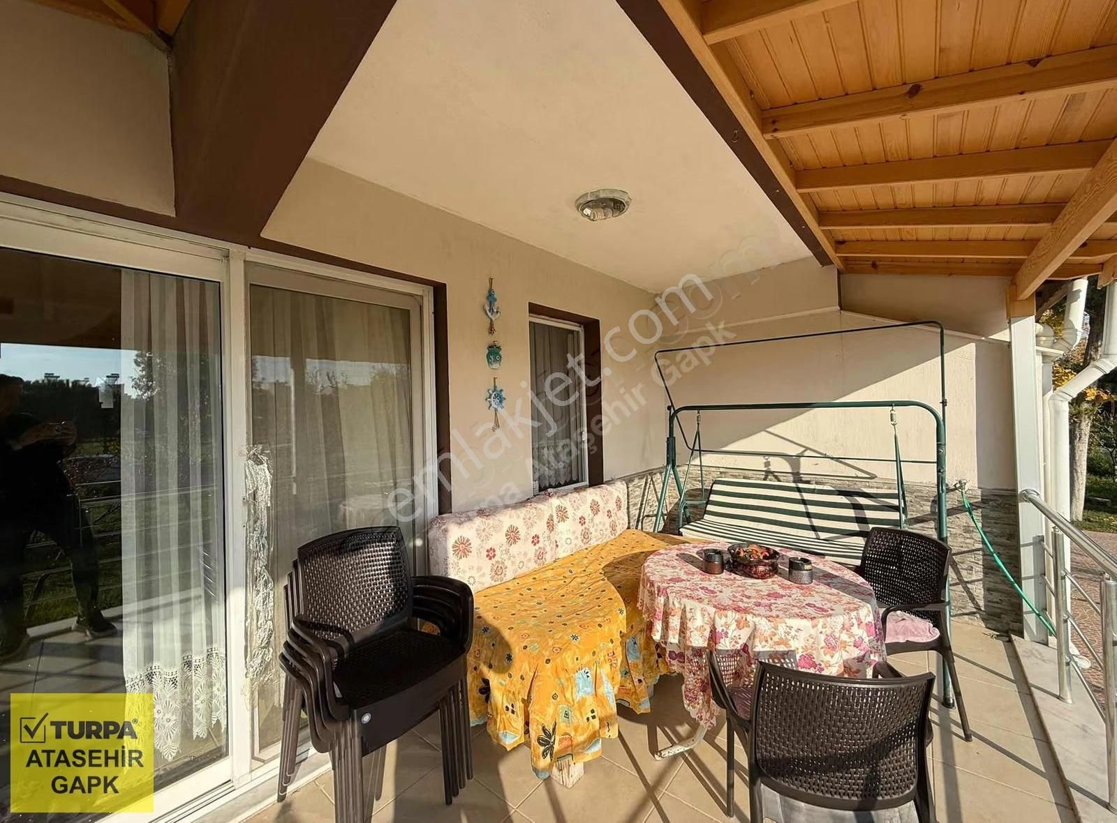 Dikili Salihler'de Satılık Triplex Villa