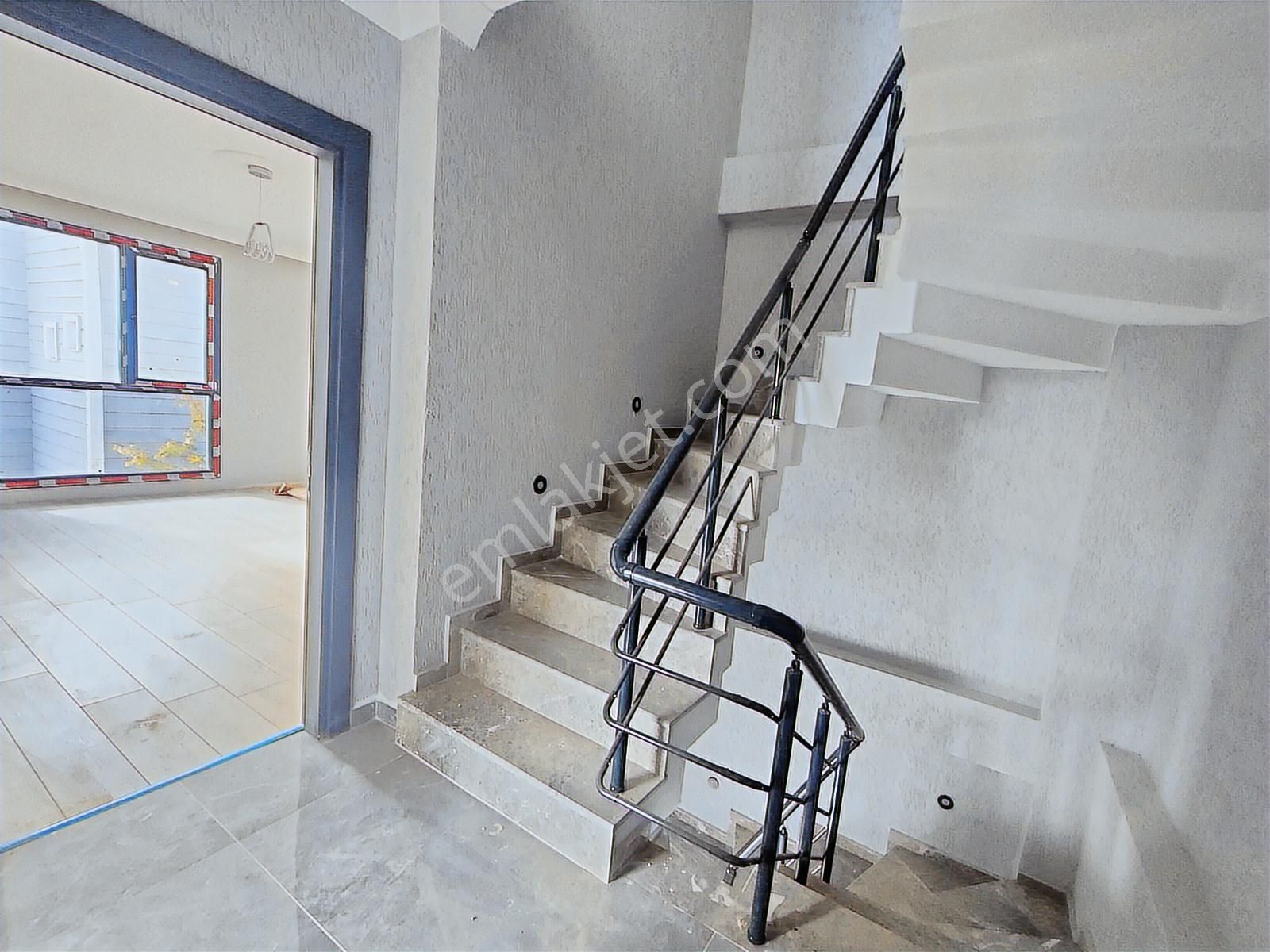 Kartallardan Merkeze Yakın,kanalizasyonlu, Alttan Isıtmalı Villa - Görsel 15