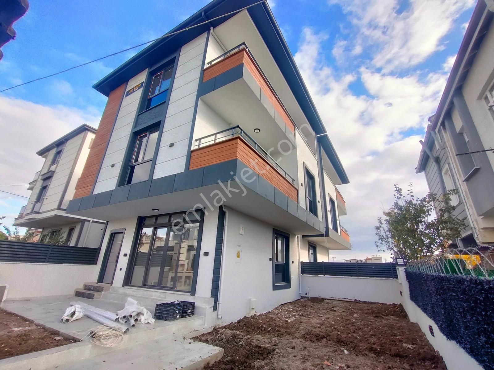 Kartallardan Merkeze Yakın,kanalizasyonlu, Alttan Isıtmalı Villa - Görsel 18