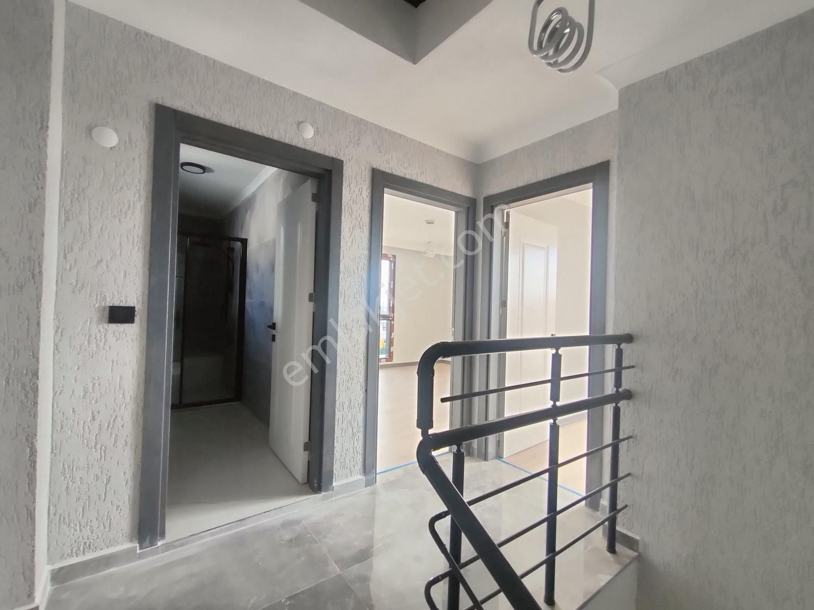 Kartallardan Merkeze Yakın,kanalizasyonlu, Alttan Isıtmalı Villa - Görsel 11