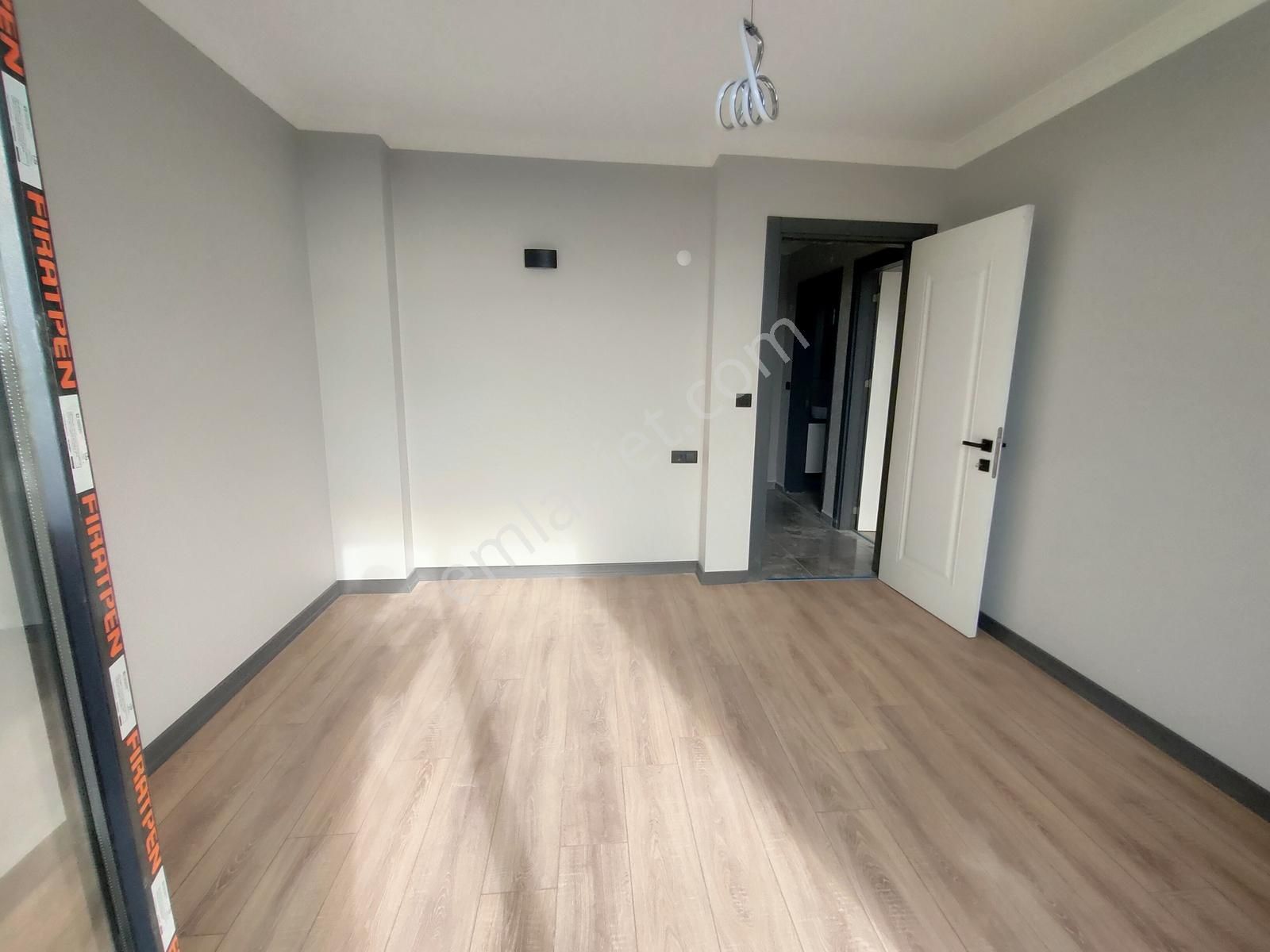 Kartallardan Merkeze Yakın,kanalizasyonlu, Alttan Isıtmalı Villa - Görsel 12