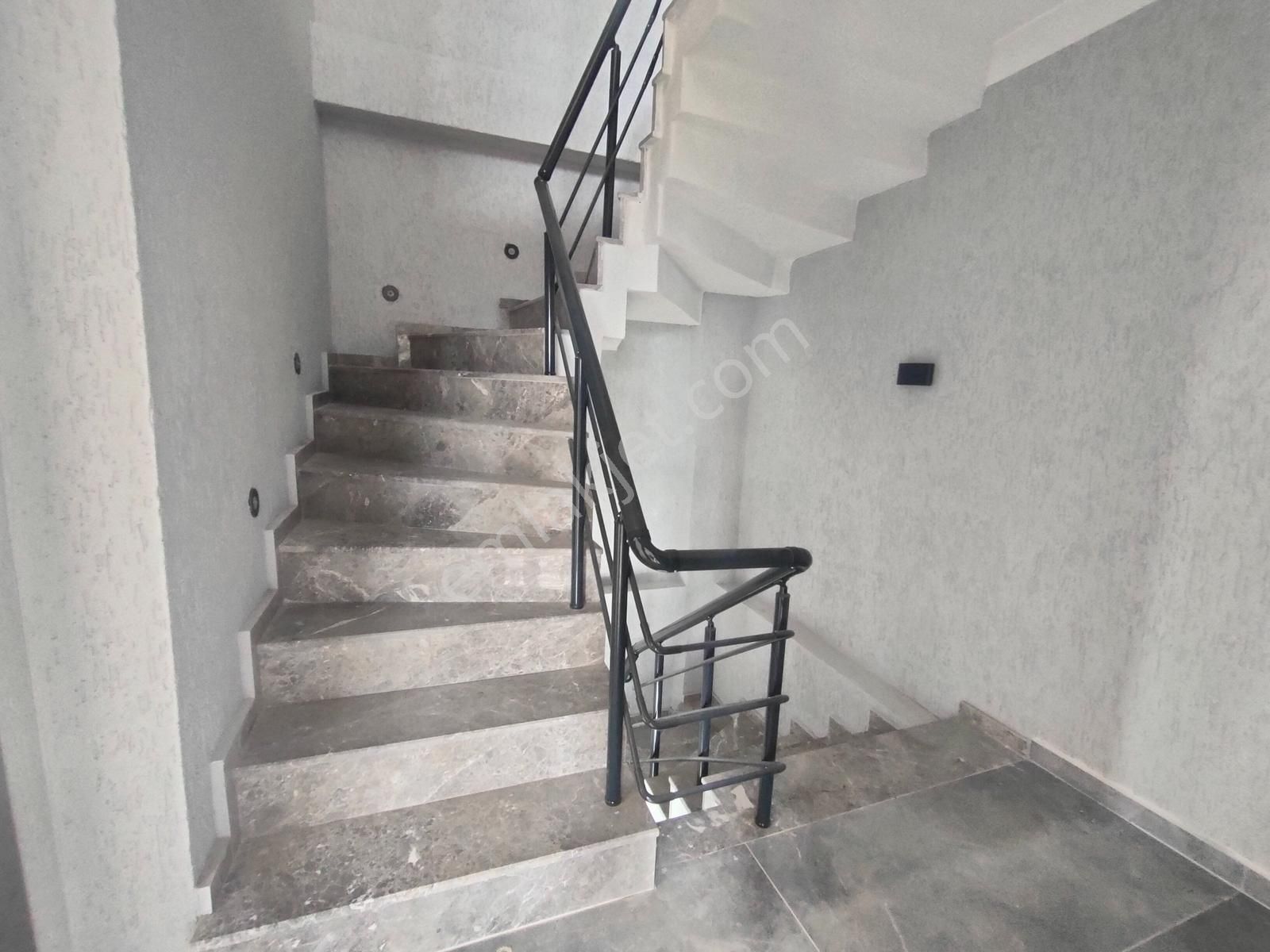 Kartallardan Merkeze Yakın,kanalizasyonlu, Alttan Isıtmalı Villa - Görsel 7