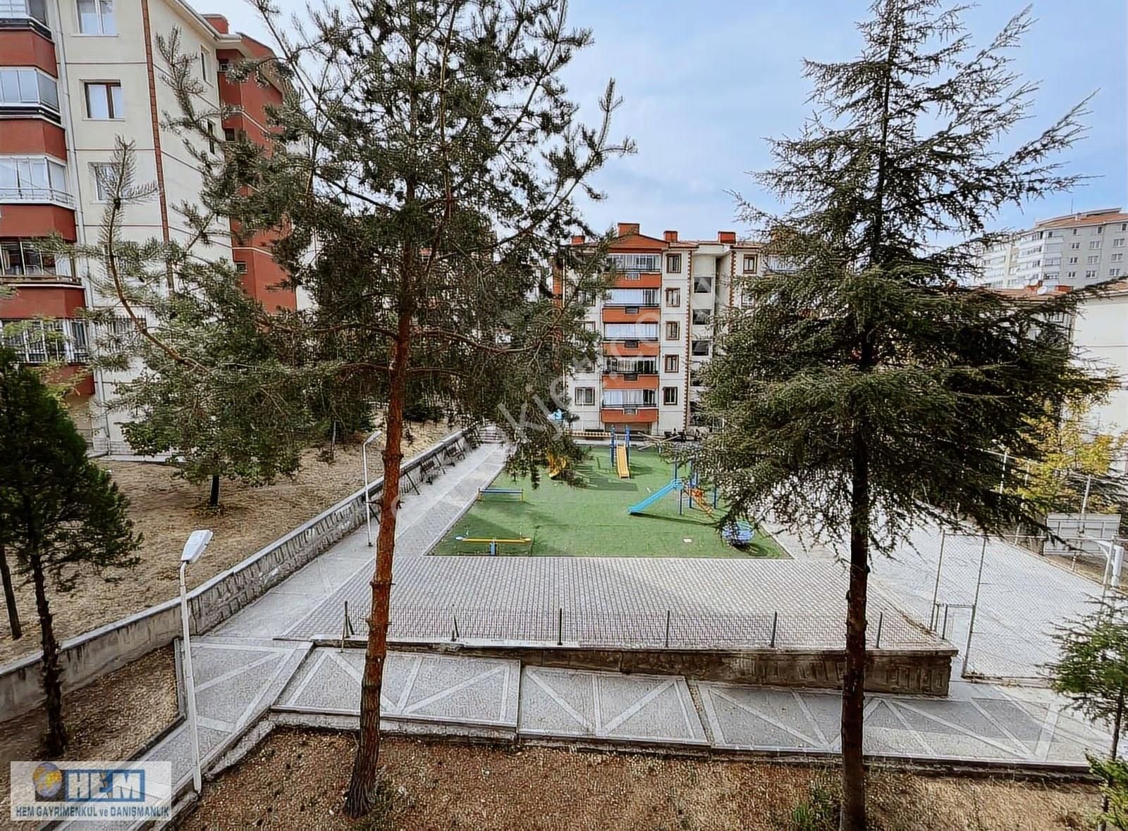 Serhat Mahallesinde Kiralık 3+1 Ebeveyn Banyolu Ara Kat Daire - Görsel 26