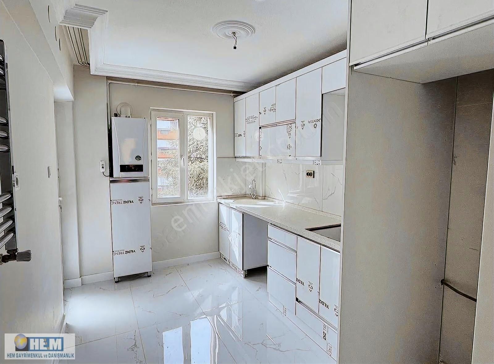 Serhat Mahallesinde Kiralık 3+1 Ebeveyn Banyolu Ara Kat Daire