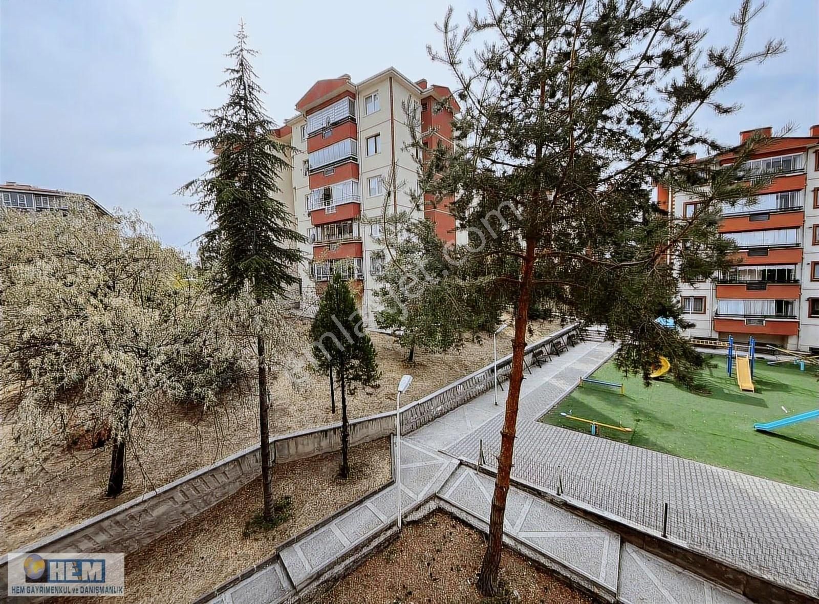 Serhat Mahallesinde Kiralık 3+1 Ebeveyn Banyolu Ara Kat Daire - Görsel 3