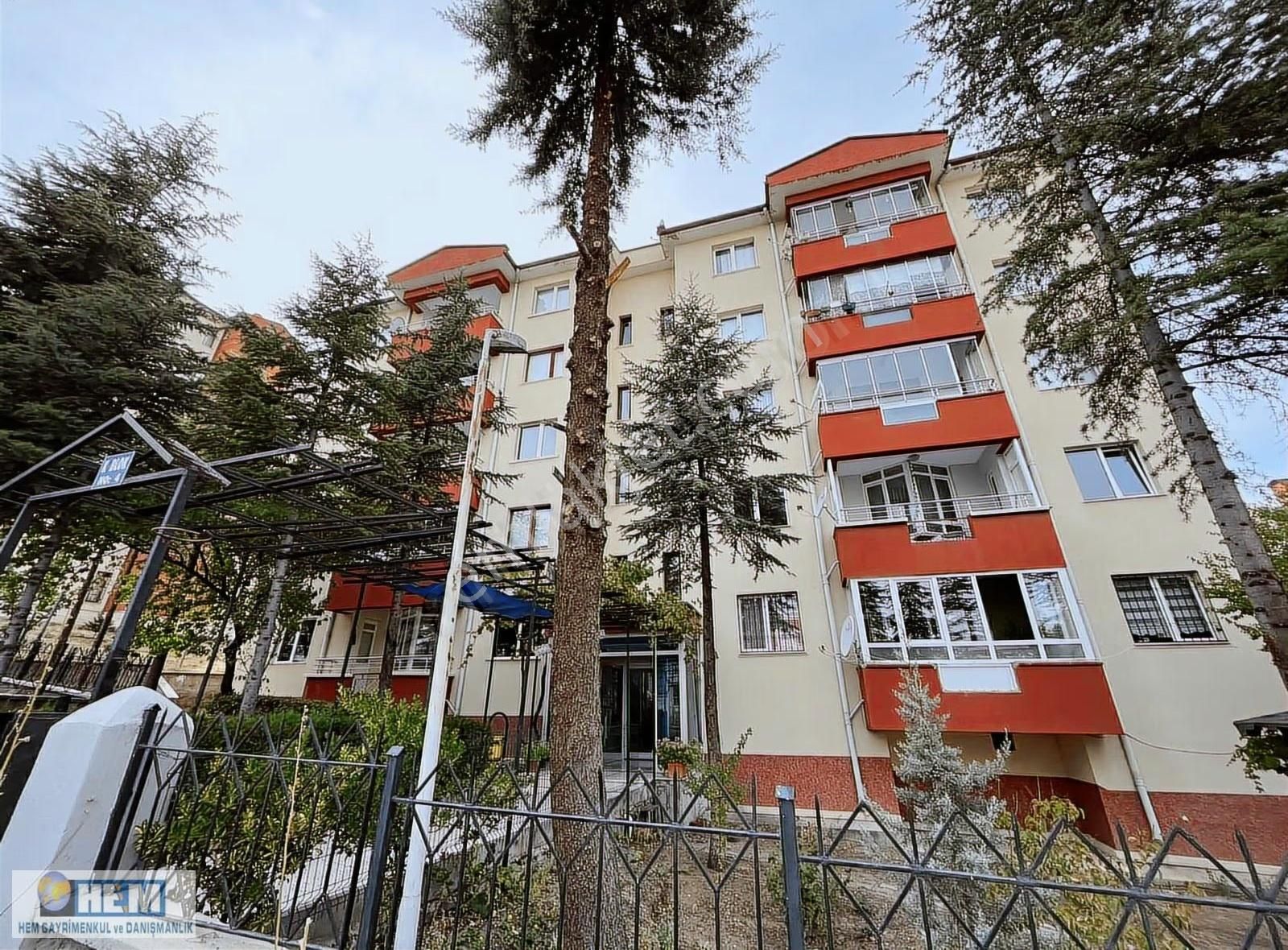 Serhat Mahallesinde Kiralık 3+1 Ebeveyn Banyolu Ara Kat Daire - Görsel 33