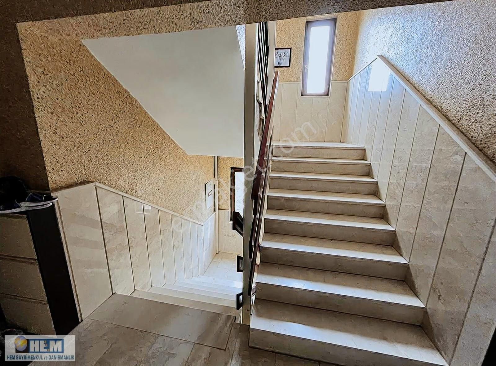Serhat Mahallesinde Kiralık 3+1 Ebeveyn Banyolu Ara Kat Daire - Görsel 2
