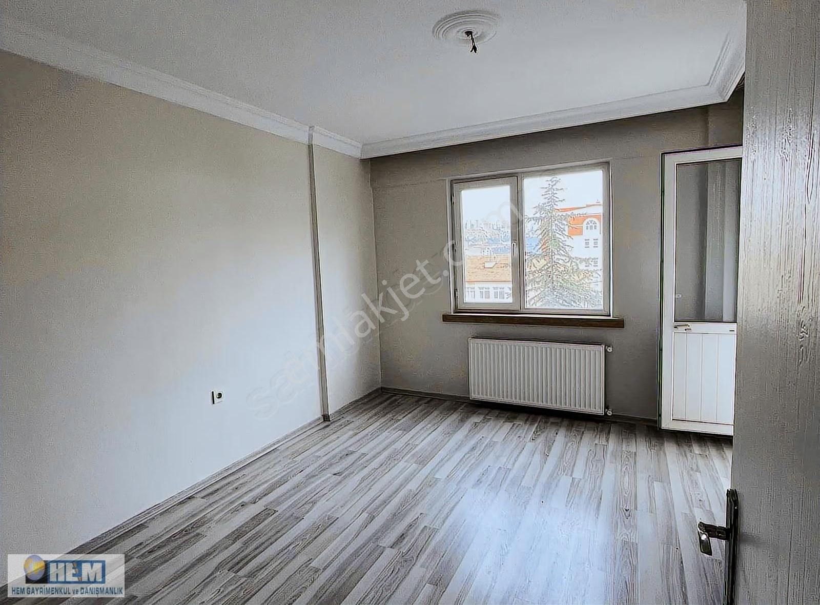 Serhat Mahallesinde Kiralık 3+1 Ebeveyn Banyolu Ara Kat Daire - Görsel 19