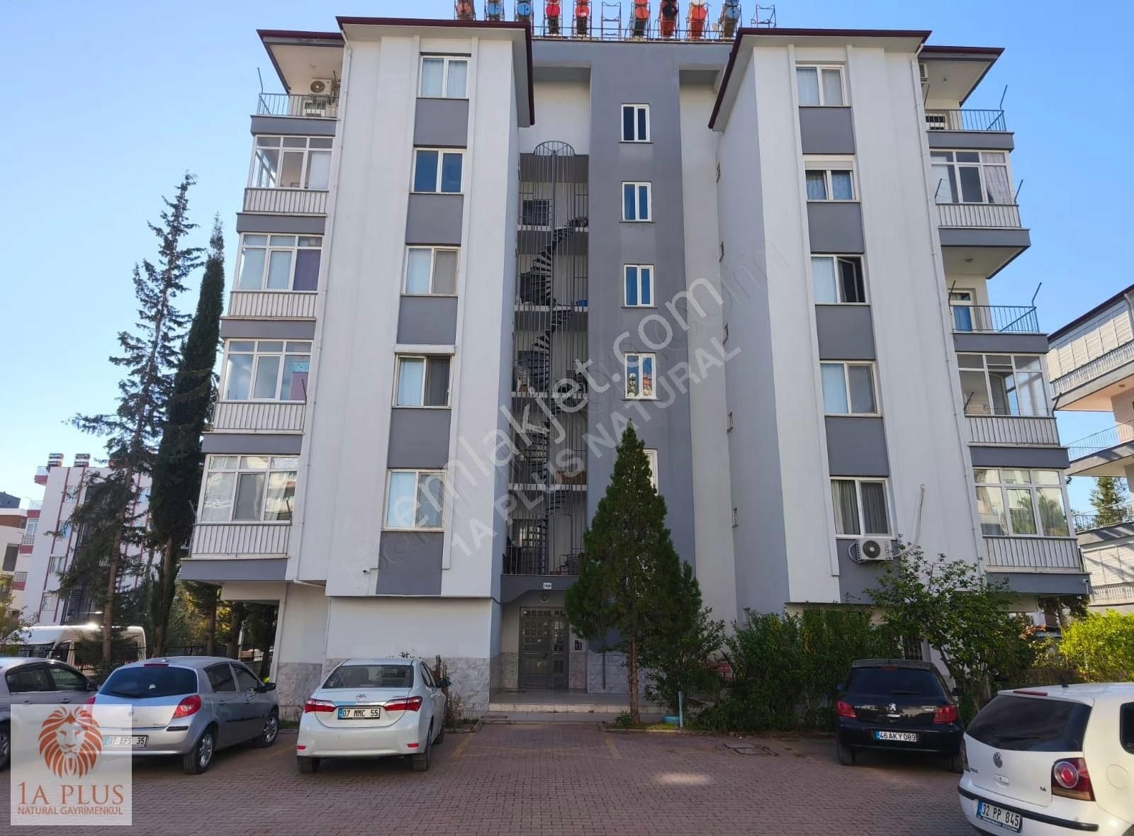 3+1 155 M2 Asansörlü Ebeveyn Banyolu Ara Kat Temiz Sitede - Görsel 2