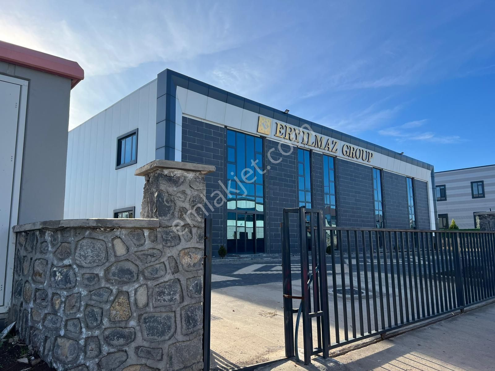 Makro Life Gayrimenkul'den Tekstil Kent'te Boş Kiralık Fabrika