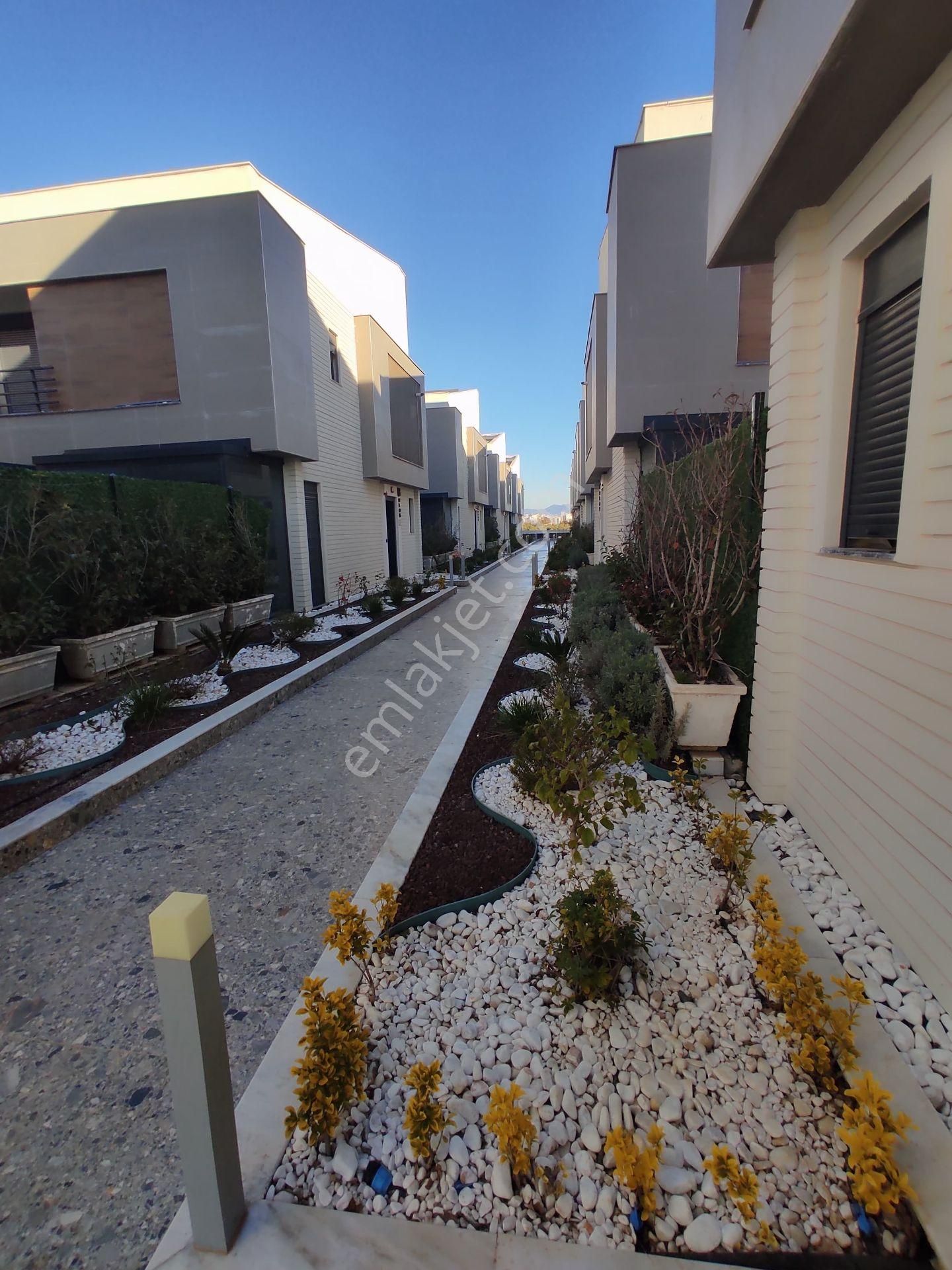 Nuray Ayhan'dan Site İçinde Müstakil Havuzlu Eşyalı Kiralık Villa - Görsel 2