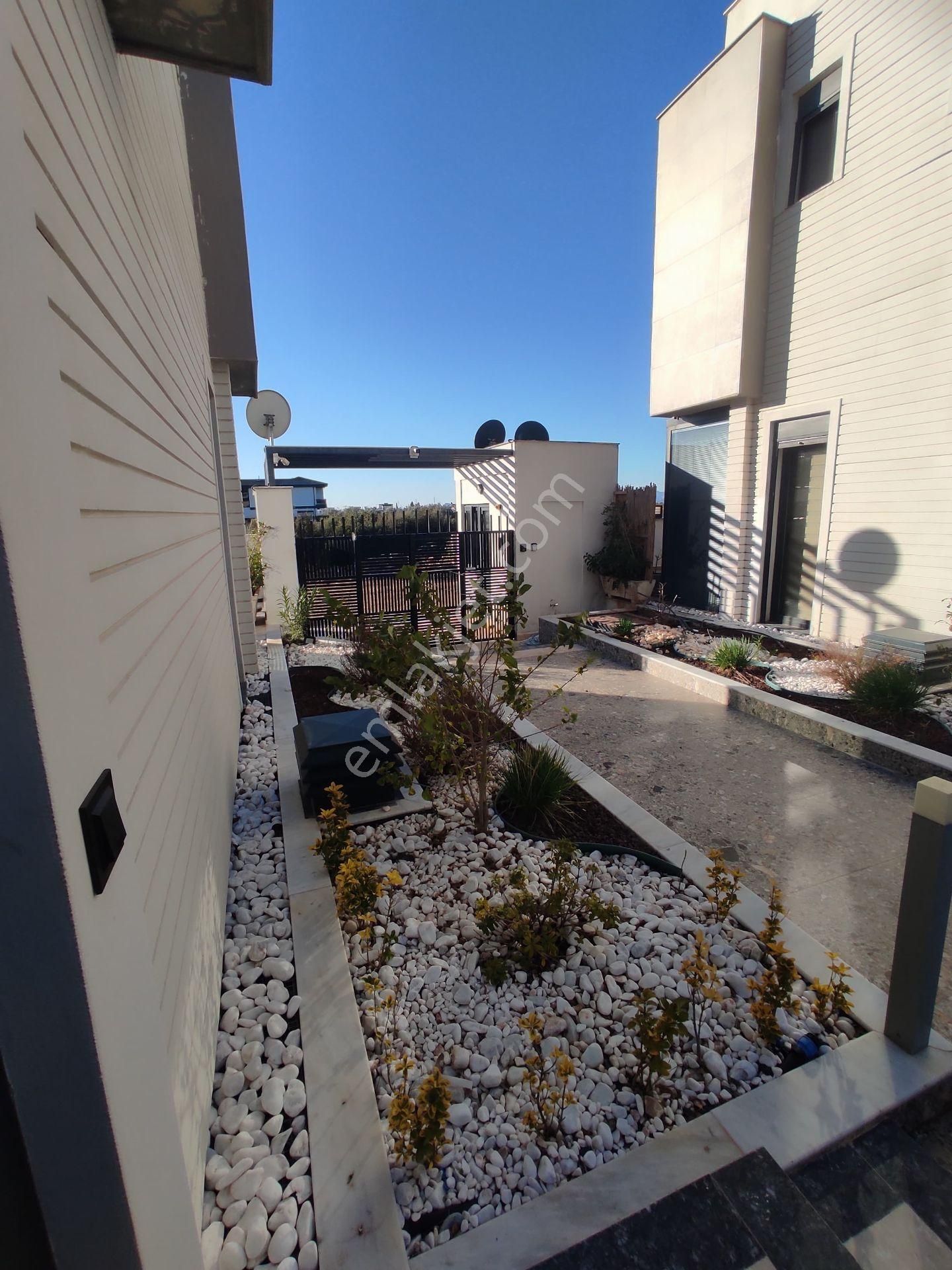 Nuray Ayhan'dan Site İçinde Müstakil Havuzlu Eşyalı Kiralık Villa - Görsel 33