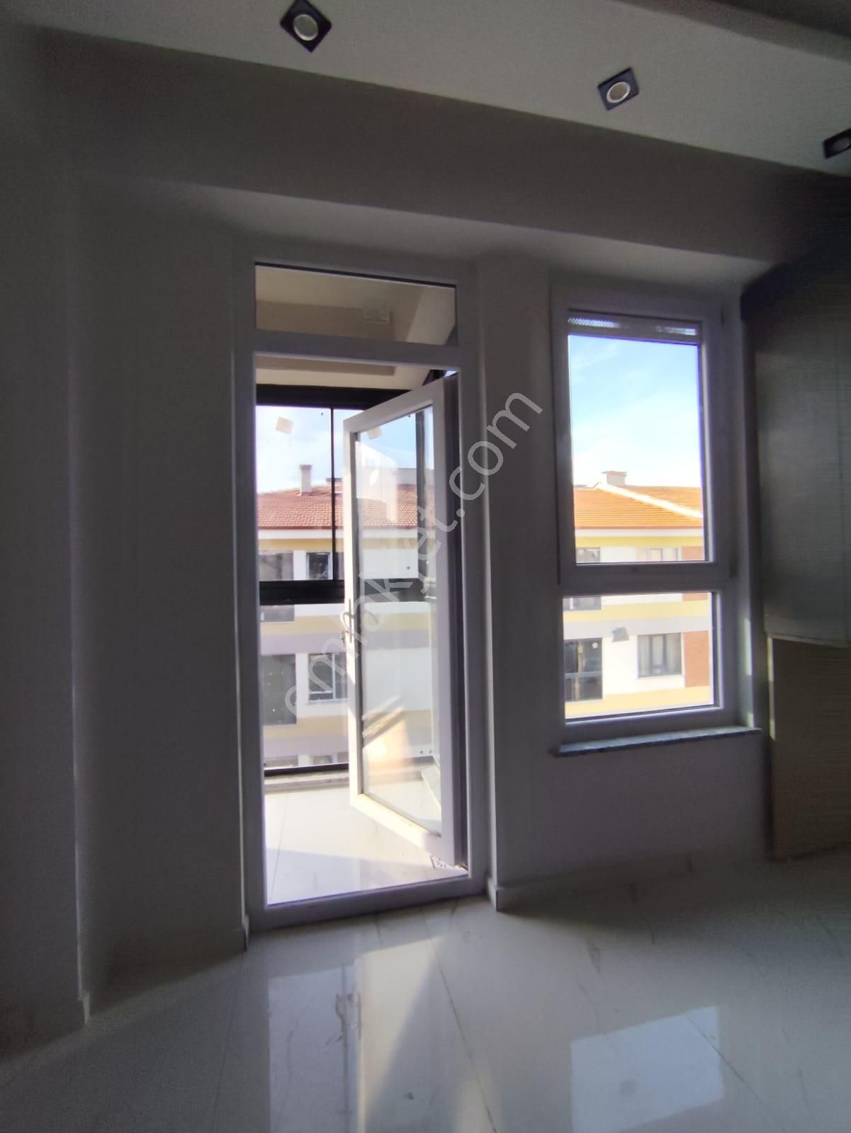 Özgür Gayrimenkul'den Çamlıca Mahallesinde Satılık 2+1 Daire - Görsel 11