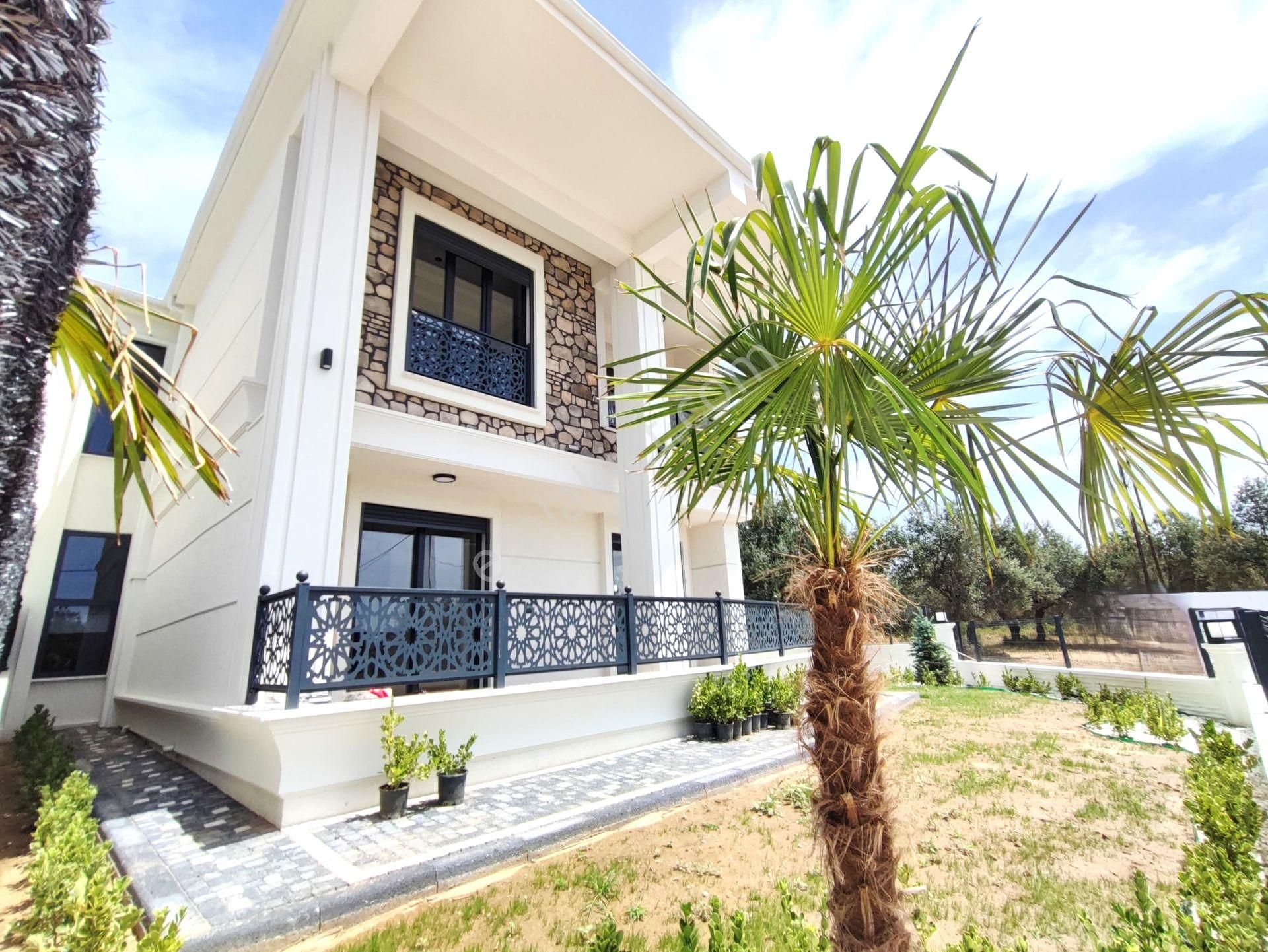 Zamanınızı Daha Keyifli Bir Şekil'de Geçireceğiniz Doğa İle İç İçe Huzur Dolu Lüks 4+1 Satılık Villa