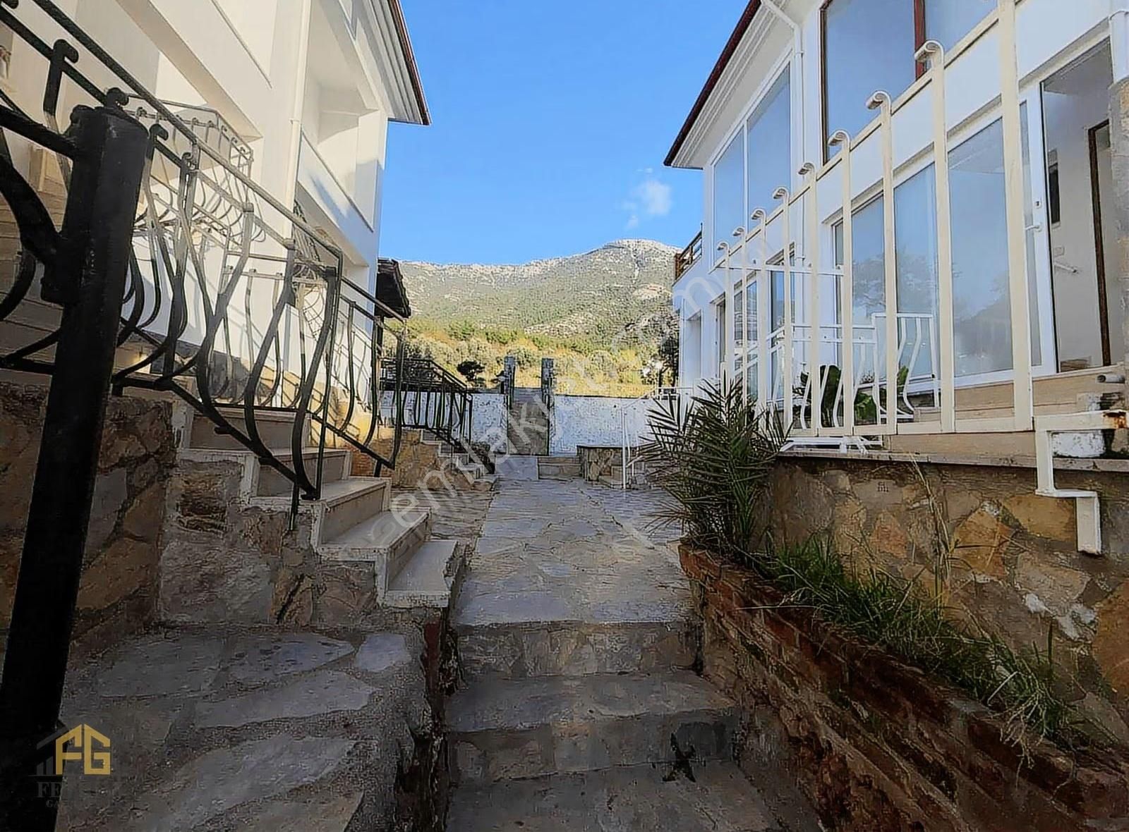 Ovacıkta Site İçerisinde 5+2 Eşyalı Kiralık Daire