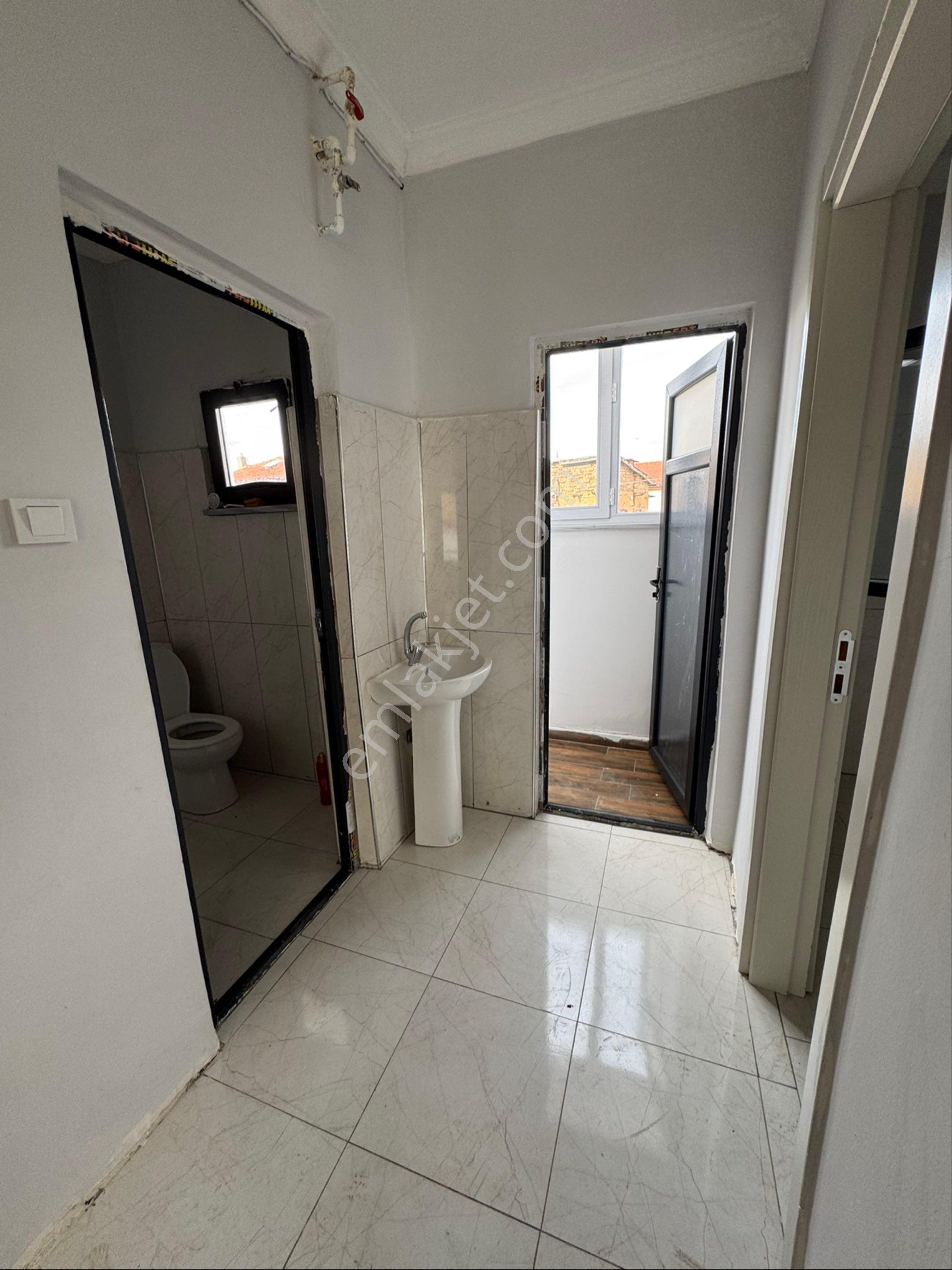 Akören İlçe Merkezinde Komple Satılık 5 Dükkan 3 Daire - Görsel 18