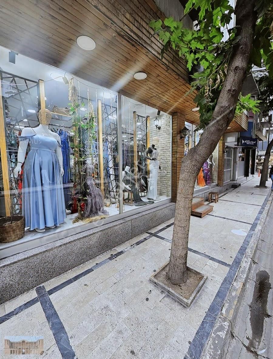 Devren Satılık Mithatpaşada 50 M2 Bayan Giyim Mağazası - Görsel 12