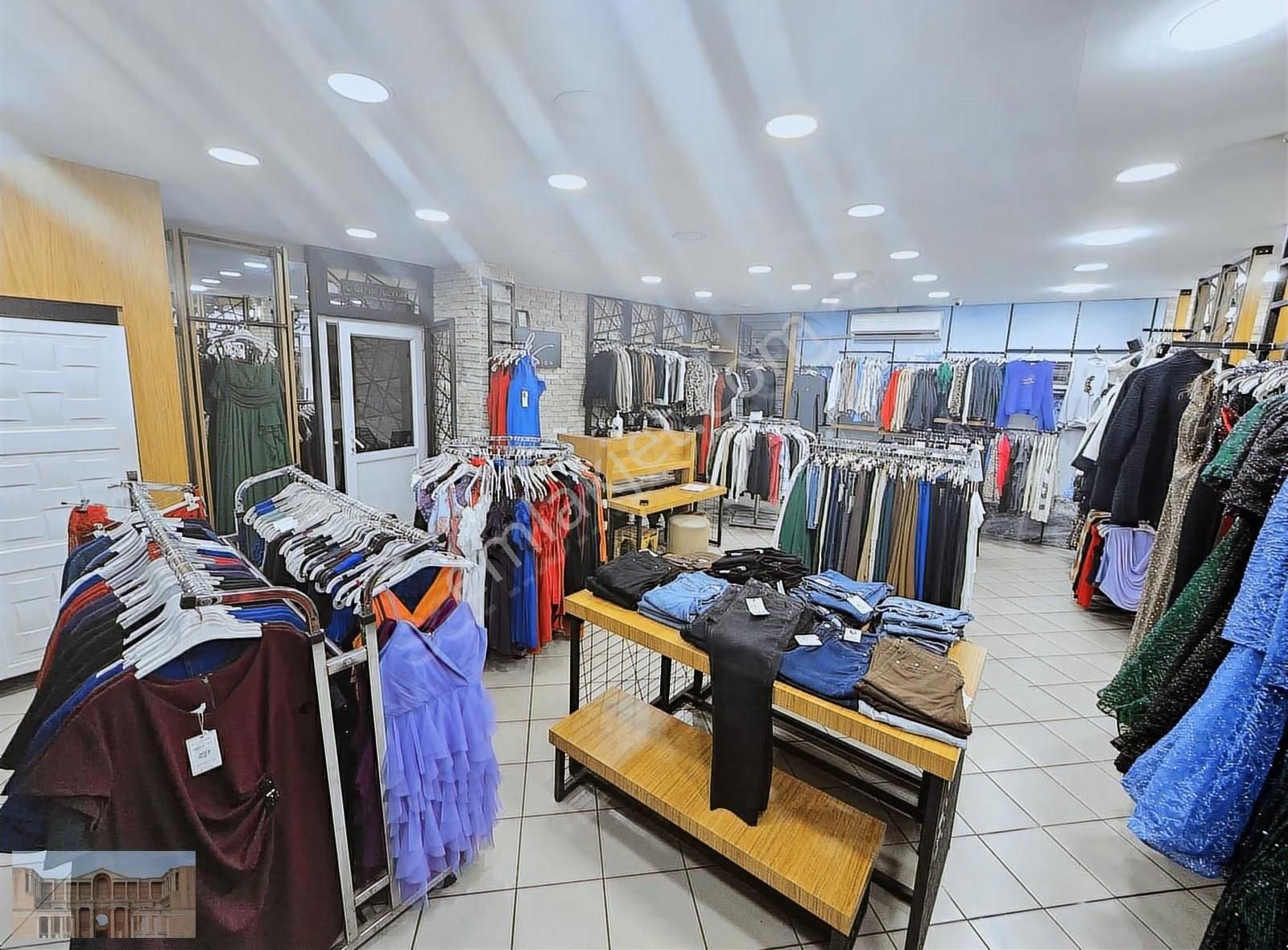 Devren Satılık Mithatpaşada 50 M2 Bayan Giyim Mağazası - Görsel 2