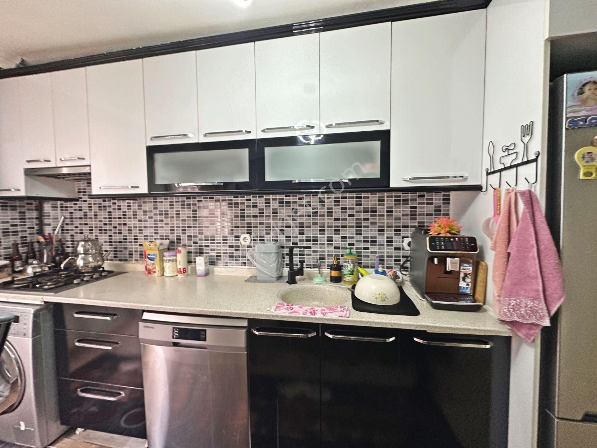 Şafaktepe Mahallesinde Ara Katta 3+1 Satılık Daire - Görsel 12