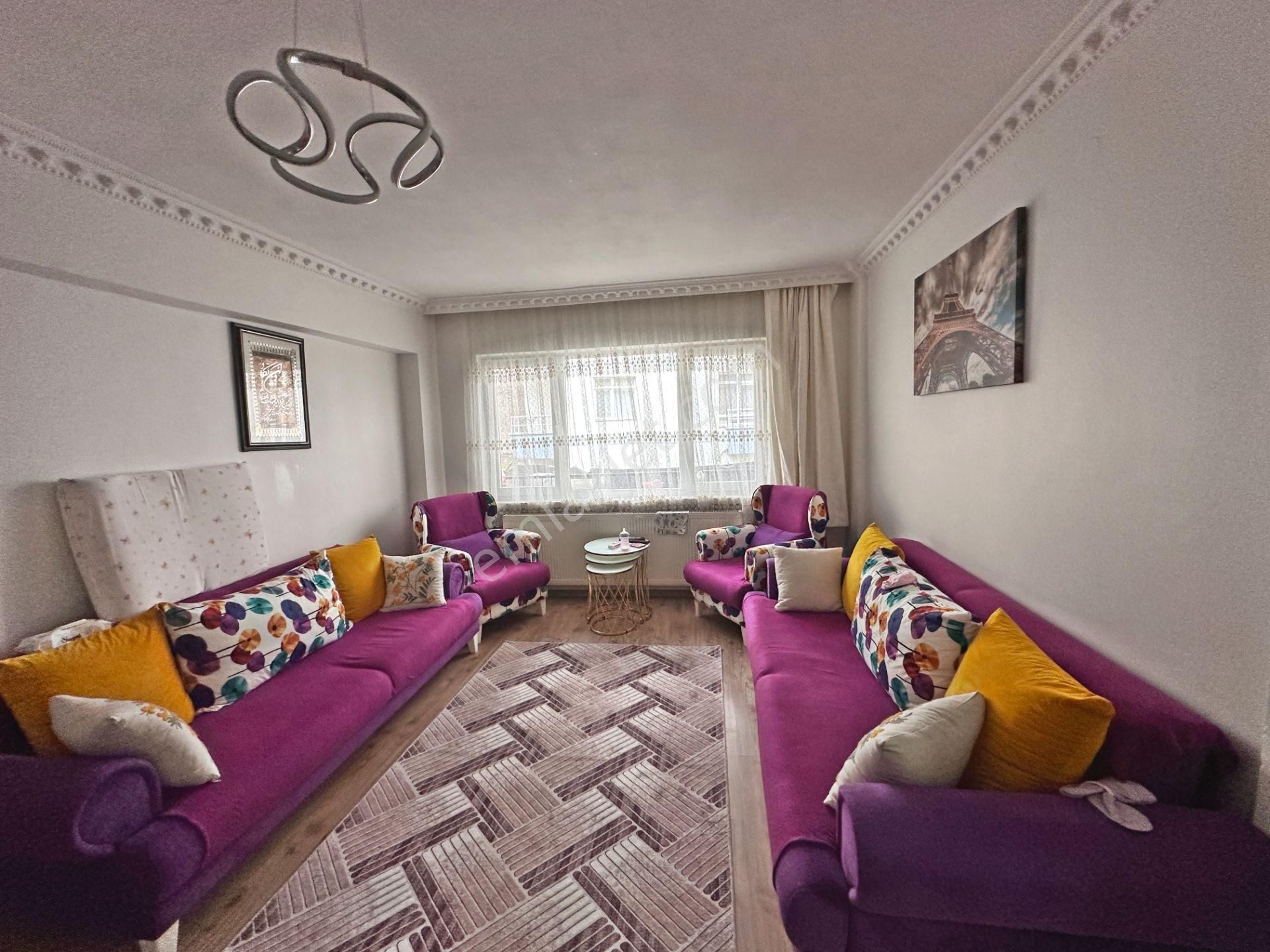 Şafaktepe Mahallesinde Ara Katta 3+1 Satılık Daire - Görsel 2