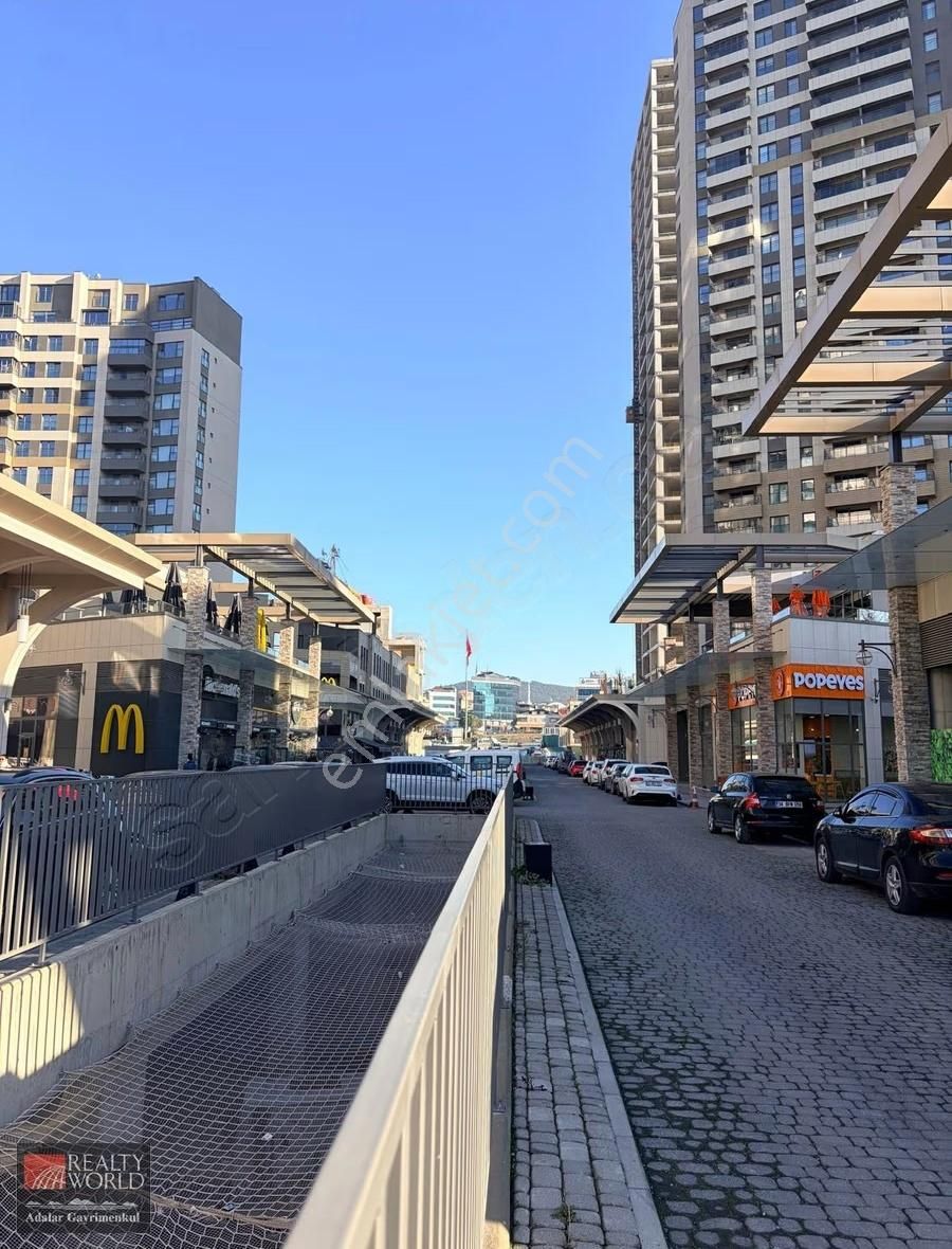 Nidapark'da Cihan Albayrak'tan İçi Yapılı Devren Kiralık Dükkan