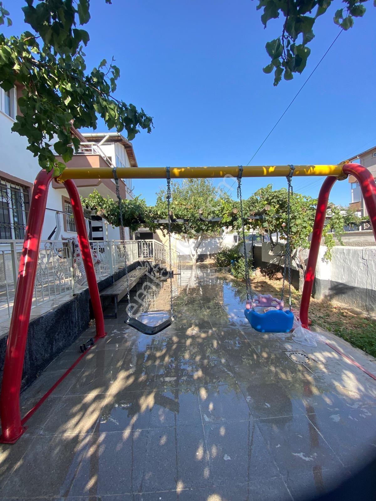 Alakova Mahallesinde Süper Konumda 2 Katlı Müstakil Ev - Görsel 3