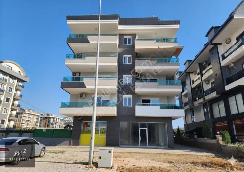 Alanya Kargıcakta Yatırım Fırsatı: 350 M2, 3 Katlı Geniş Dükkan