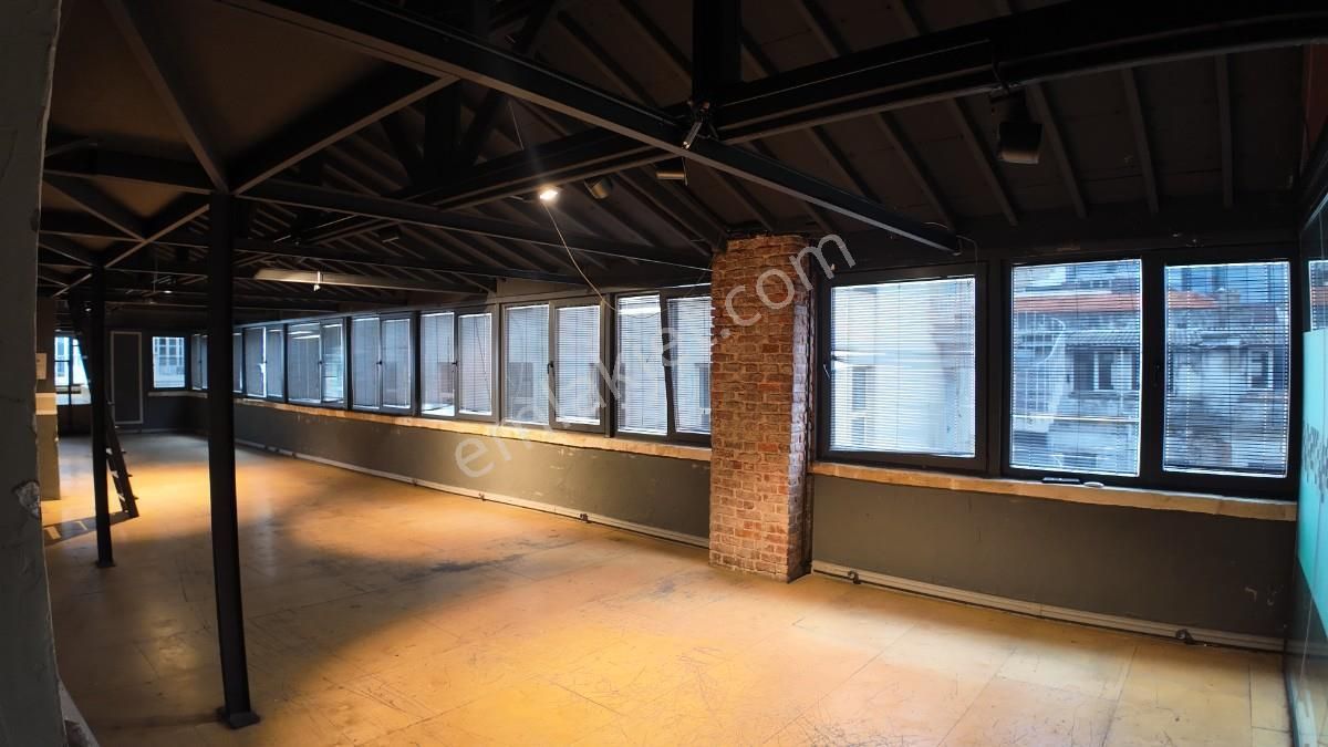 İstiklal Caddesi Üzerinde Yüksek Tavanlı 2 Adet Ofis Katları - Görsel 18