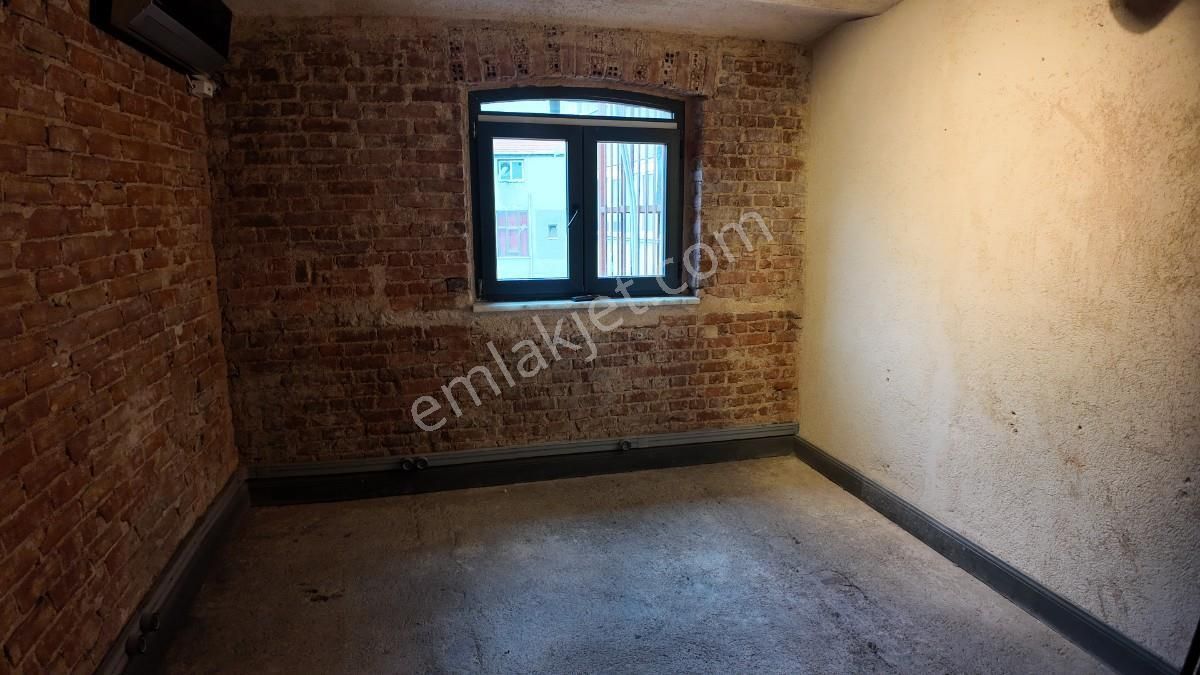 İstiklal Caddesi Üzerinde Yüksek Tavanlı 2 Adet Ofis Katları - Görsel 15