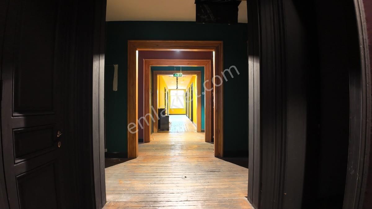 İstiklal Caddesi Üzerinde Yüksek Tavanlı 2 Adet Ofis Katları - Görsel 4