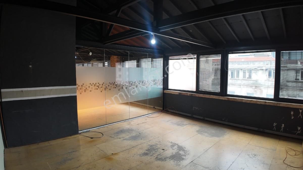 İstiklal Caddesi Üzerinde Yüksek Tavanlı 2 Adet Ofis Katları - Görsel 16