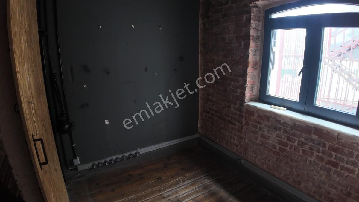 İstiklal Caddesi Üzerinde Yüksek Tavanlı 2 Adet Ofis Katları - Görsel 17