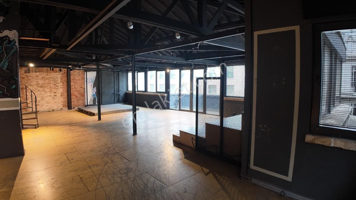 İstiklal Caddesi Üzerinde Yüksek Tavanlı 2 Adet Ofis Katları - Görsel 21