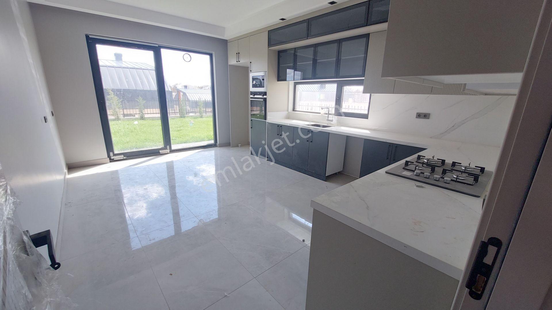 Mogan Gölüne Çok Yakın Sıfır Full Yapılı Oturuma Hazır Villa - Görsel 14