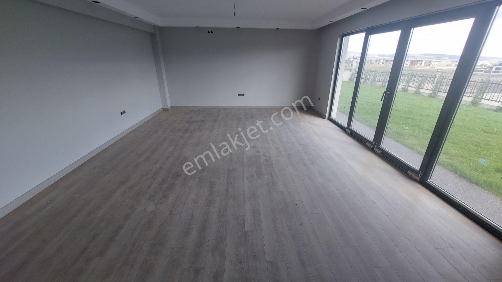 Mogan Gölüne Çok Yakın Sıfır Full Yapılı Oturuma Hazır Villa - Görsel 12