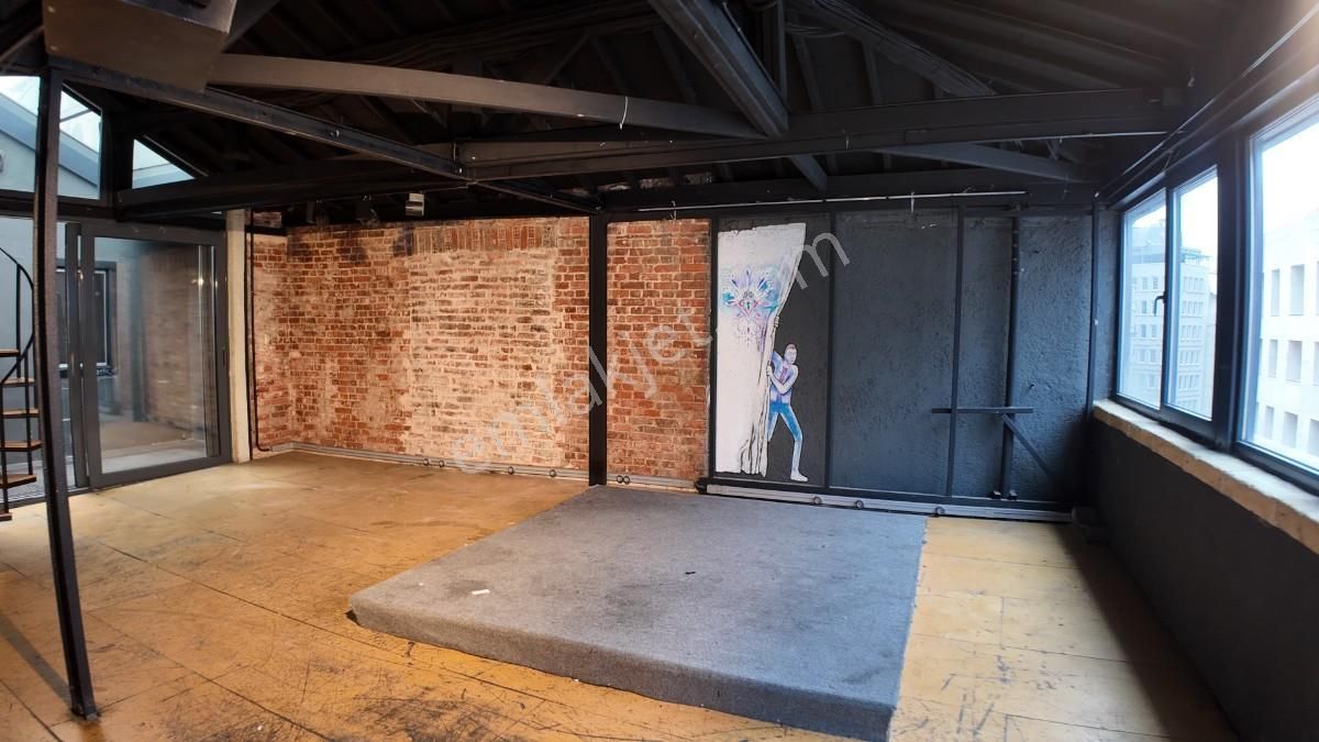 İstiklal Caddesi Üzerinde Yüksek Tavanlı 4.kat Ofis - Görsel 23