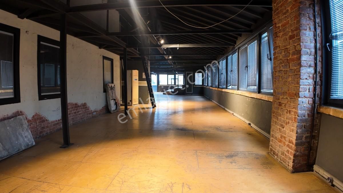 İstiklal Caddesi Üzerinde Yüksek Tavanlı 4.kat Ofis - Görsel 13