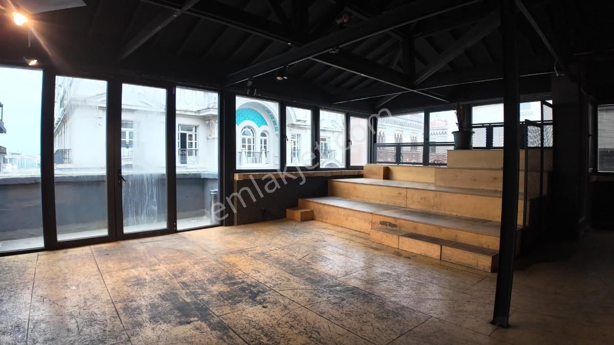 İstiklal Caddesi Üzerinde Yüksek Tavanlı 4.kat Ofis - Görsel 21