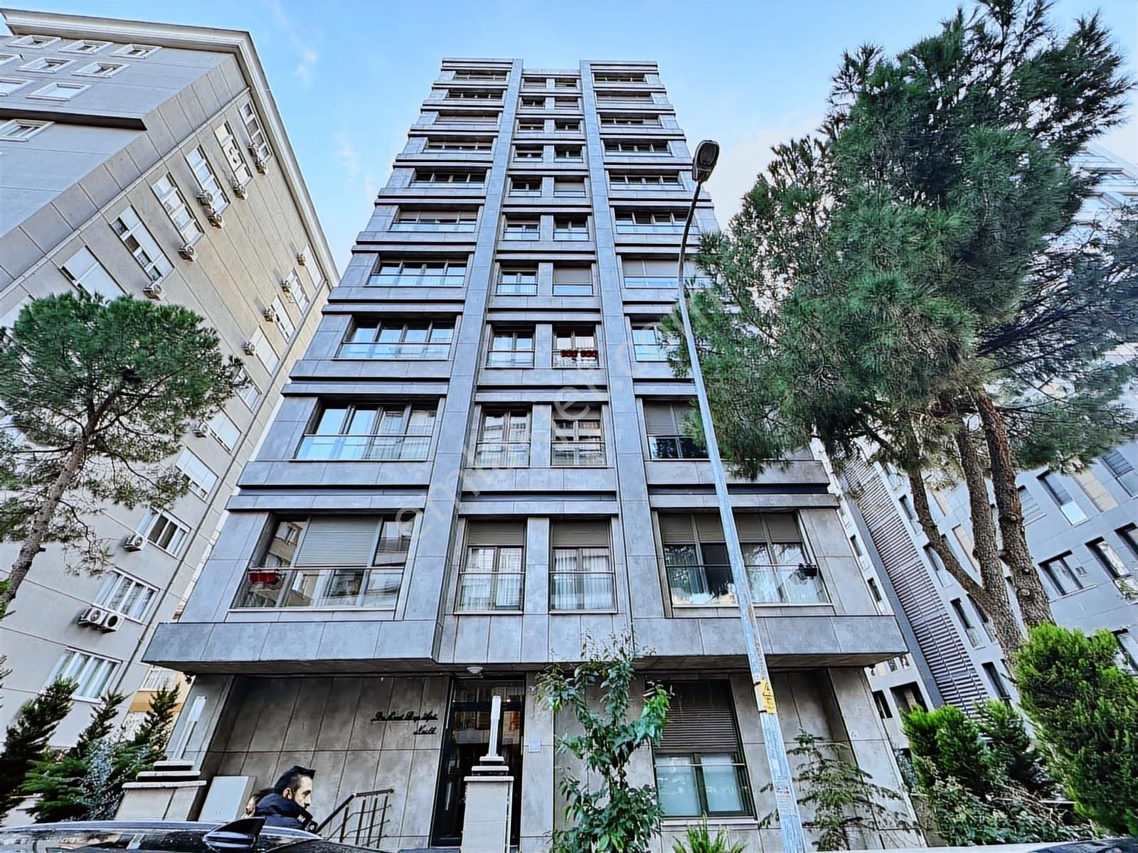 Utkudan Suadiyede Kavisli Sokakta 125 M2 Satılık 3+1 Daire