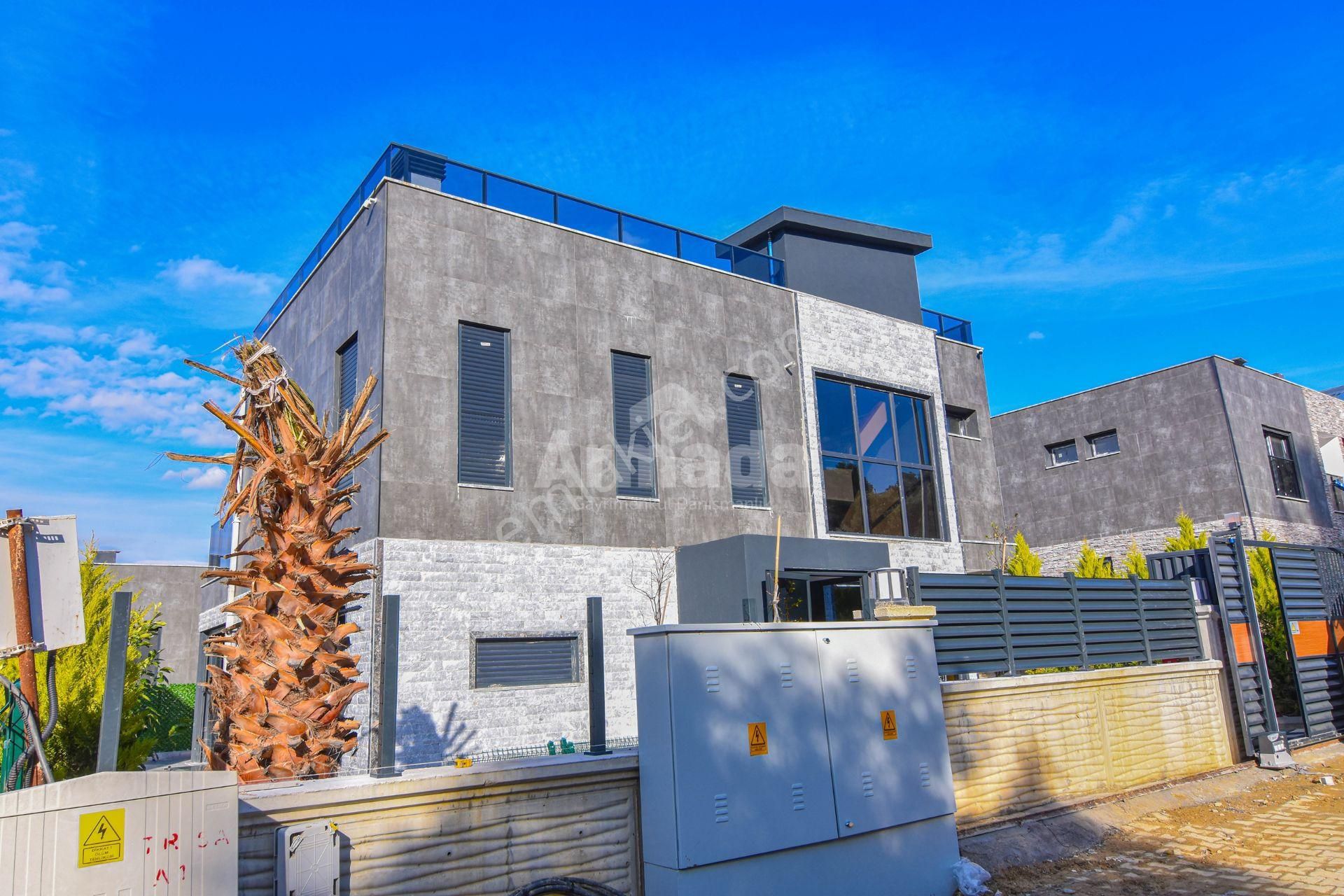 Kuşadası Soğucak'ta Tek Müstakil Satılık 6+1 Sıfır Lüks Villa - Görsel 2