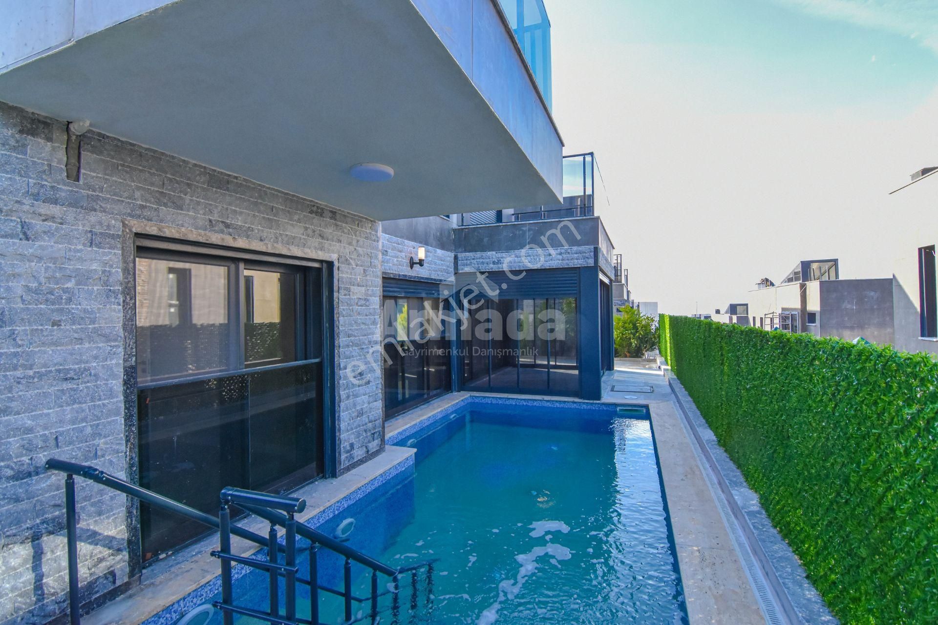 Kuşadası Soğucak'ta Tek Müstakil Satılık 6+1 Sıfır Lüks Villa - Görsel 35