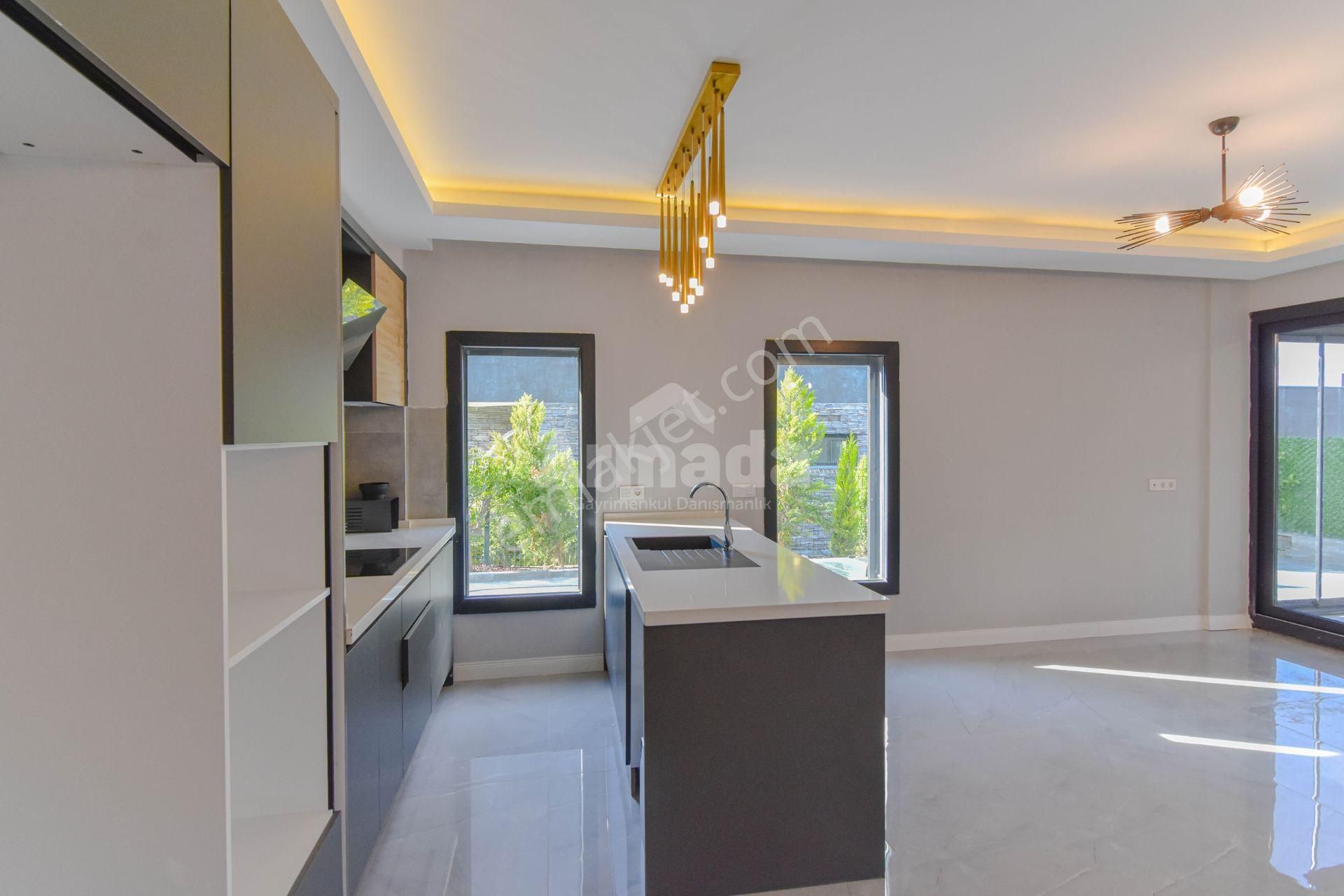 Kuşadası Soğucak'ta Tek Müstakil Satılık 6+1 Sıfır Lüks Villa - Görsel 6