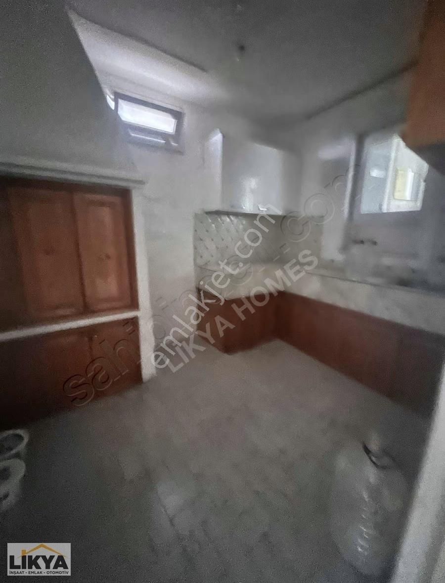 Kesikkapı Mahallesi'nde Deniz Manzaralı 4+2 Daire - Görsel 2