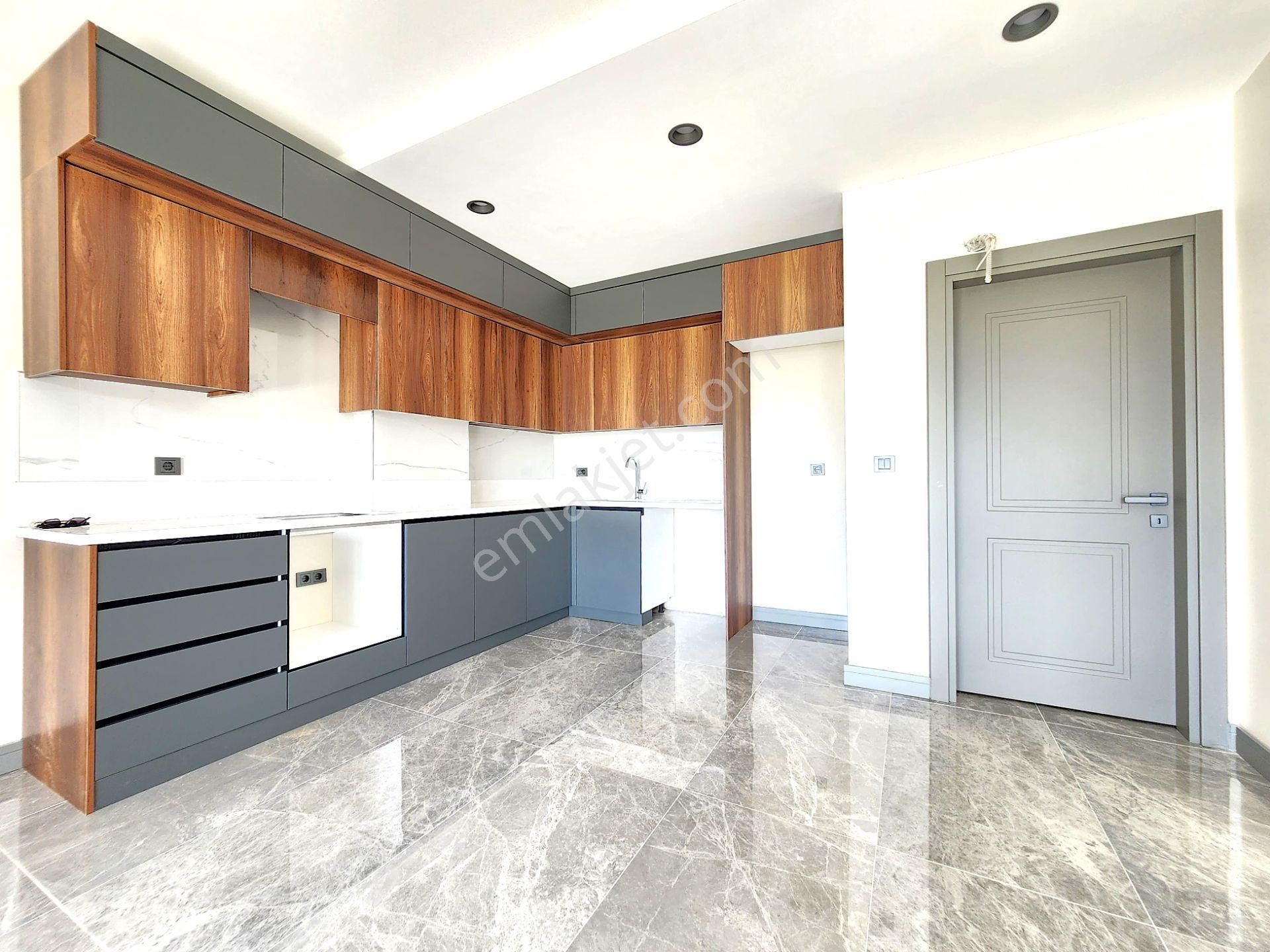 Burhaniye Pelitköy'de Aygülden Sıfır Çift Terasıyla Full Lebiderya Deniz Manzaralı 4+1 Satılık Villa - Görsel 3