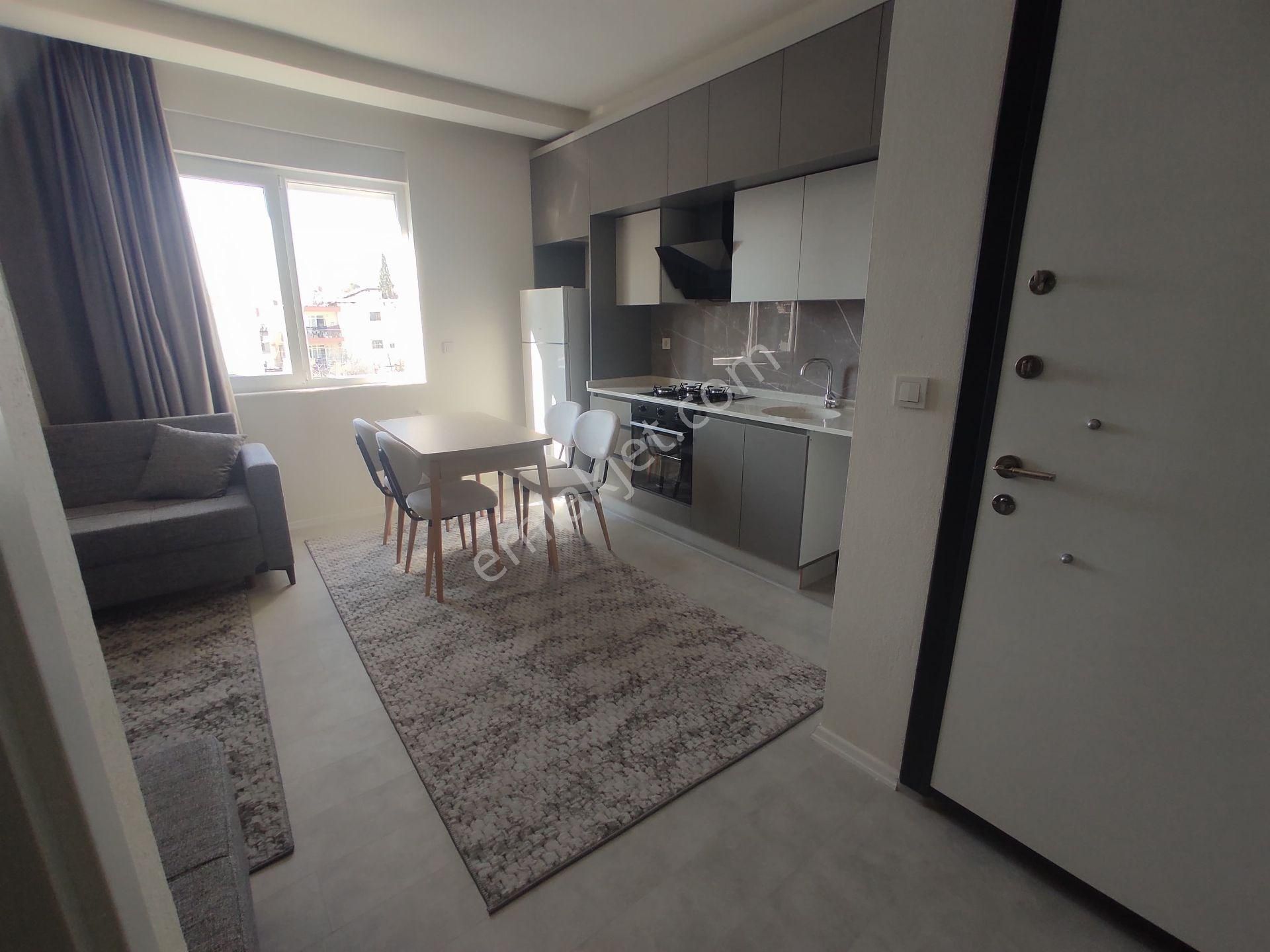 Nuray Ayhan'dan Yeniköy Merkezde 1+1 Eşyalı Kiralık Daire