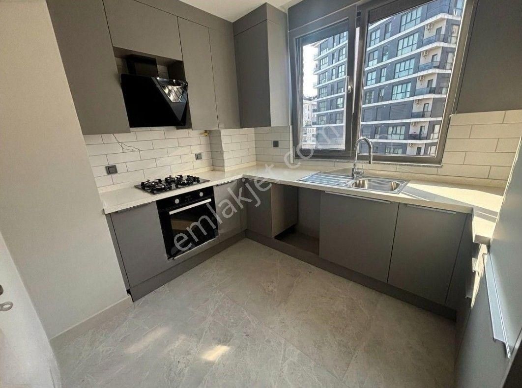 Boş.. Göztepe Cadde Yakın Ebeveyn Banyo İskanlı Aydınlık Ferah 3+1 Yeni Daire