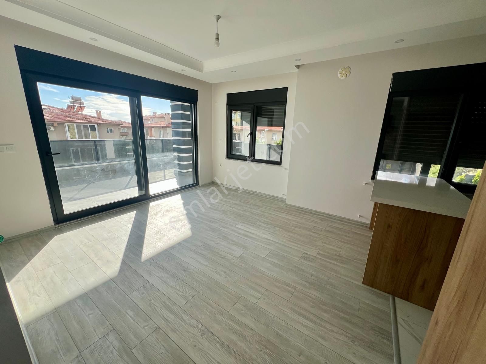 Aras Emlaktan Altınolukta Deniz Manzaralı 3+1 Dubleks Daire - Görsel 12