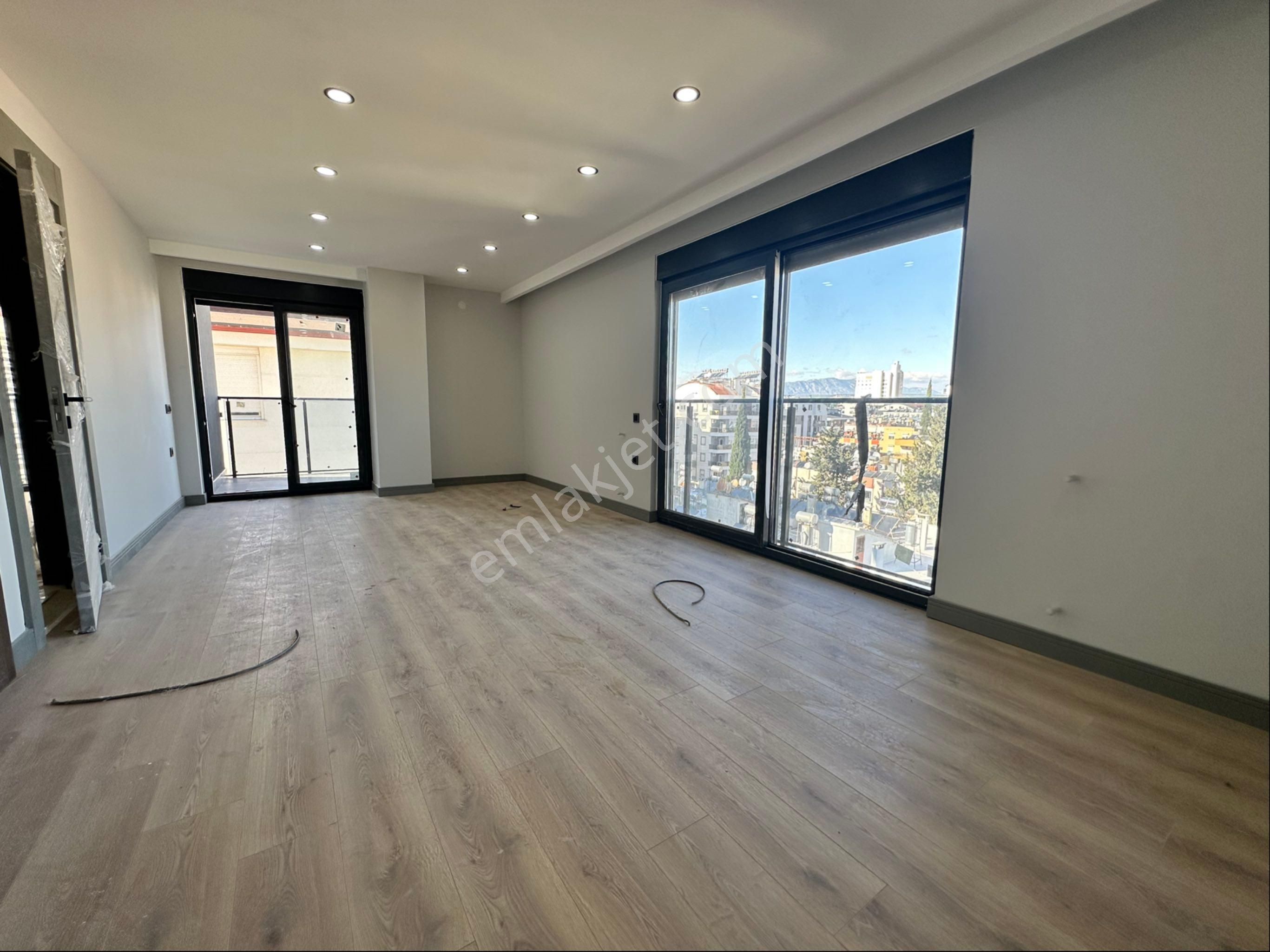 Denize Yakın Site İçi Sıfır Binada Kapalı Otoparklı Geniş 4+1 Dubleks Daire - Görsel 7